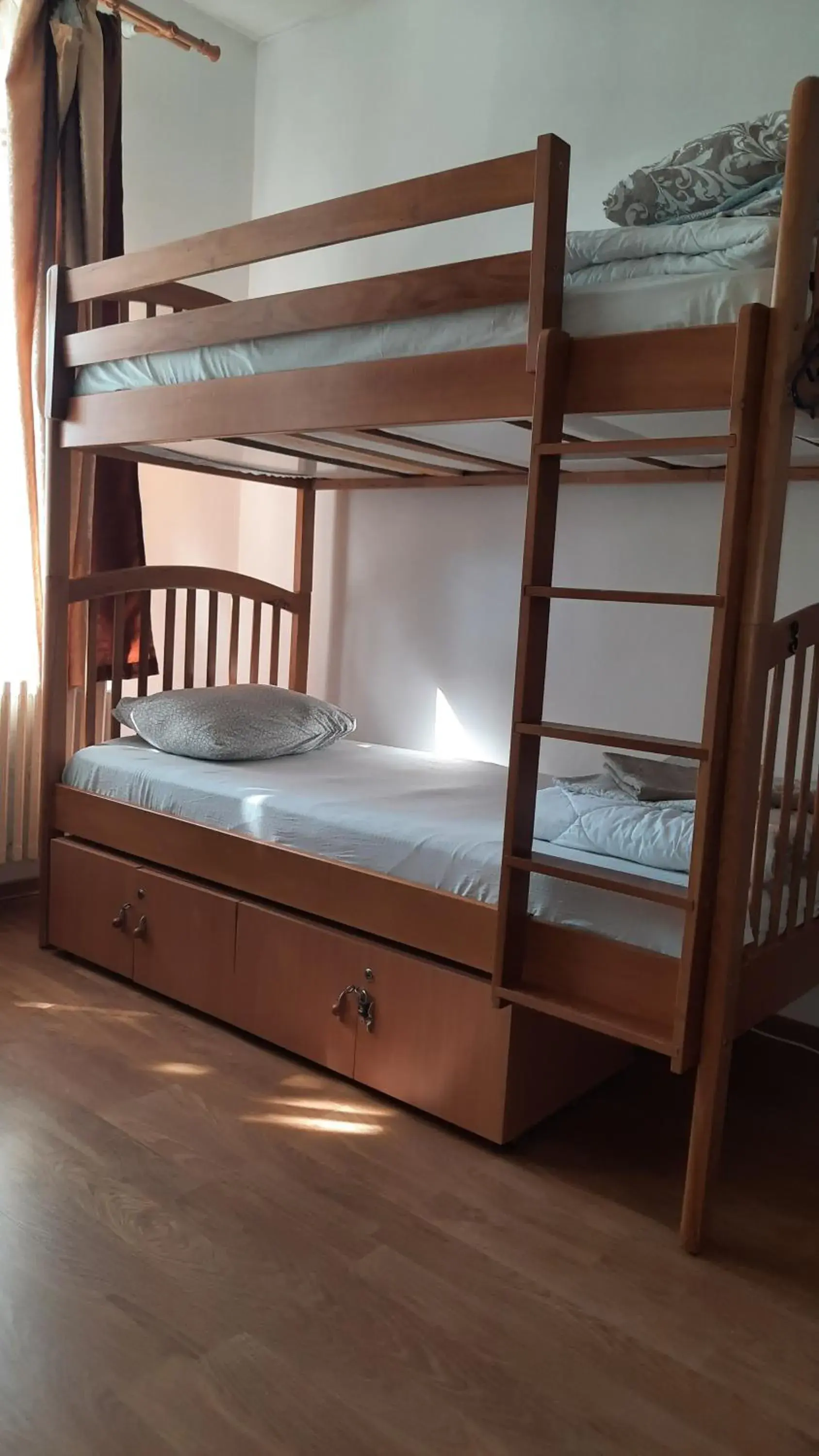 6-Bed Mixed Dormitory Room - single occupancy in Hostel Andrei 6-Bed Mixed Dormitory Room - single occupancy in Hostel Andrei