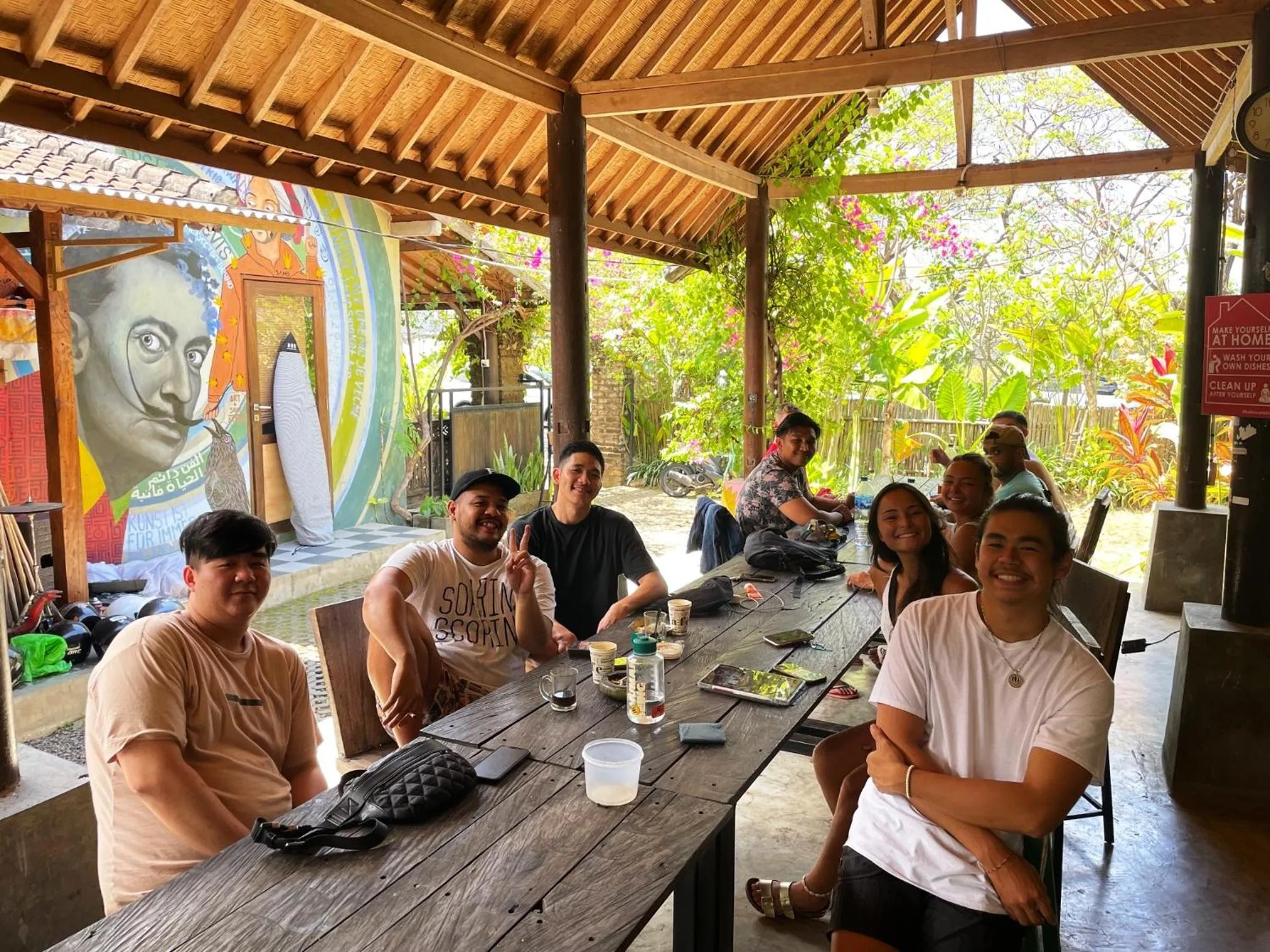 Communal lounge/ TV room in Da Housetel Kuta