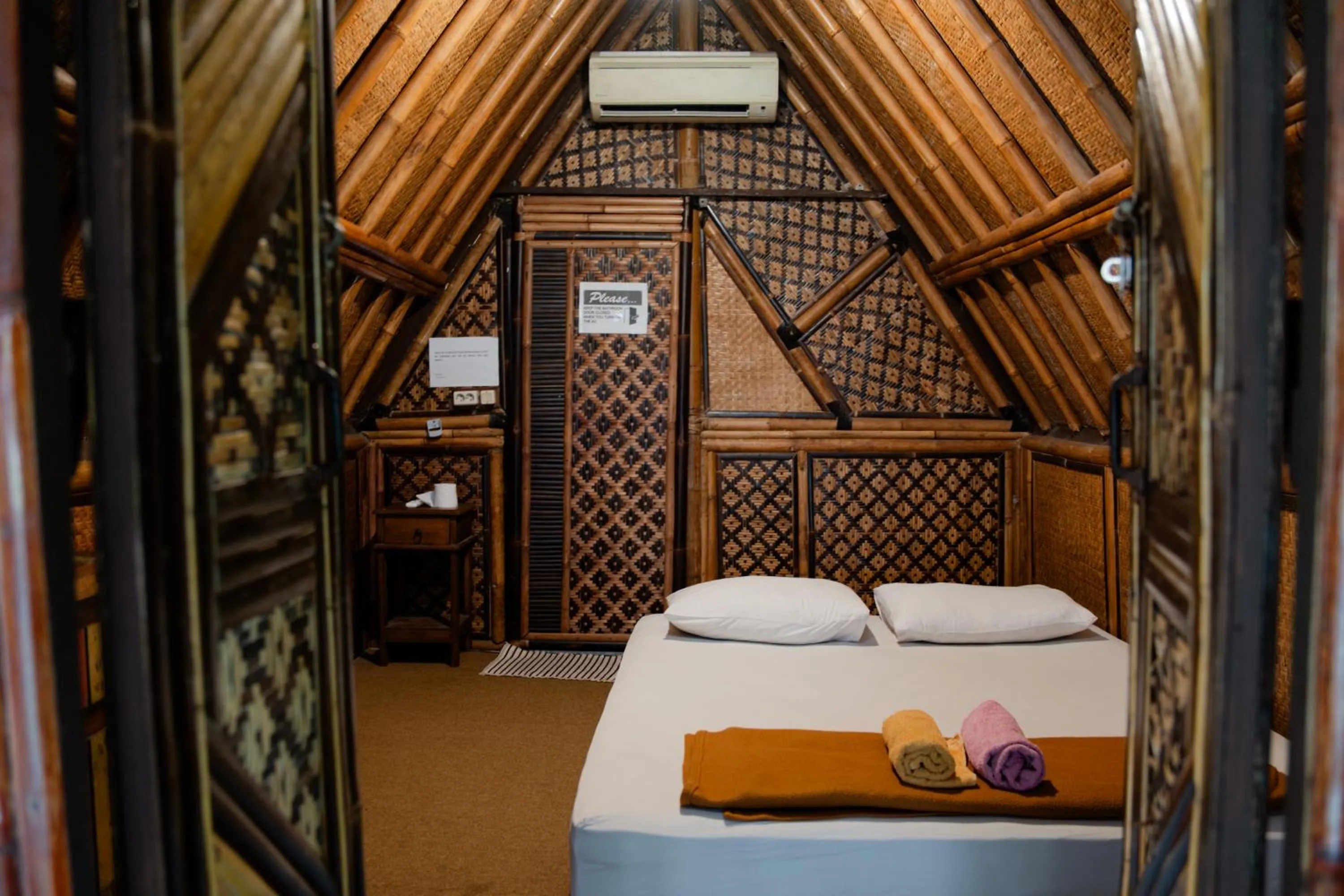 Photo of the whole room, Bed in Da Housetel Kuta