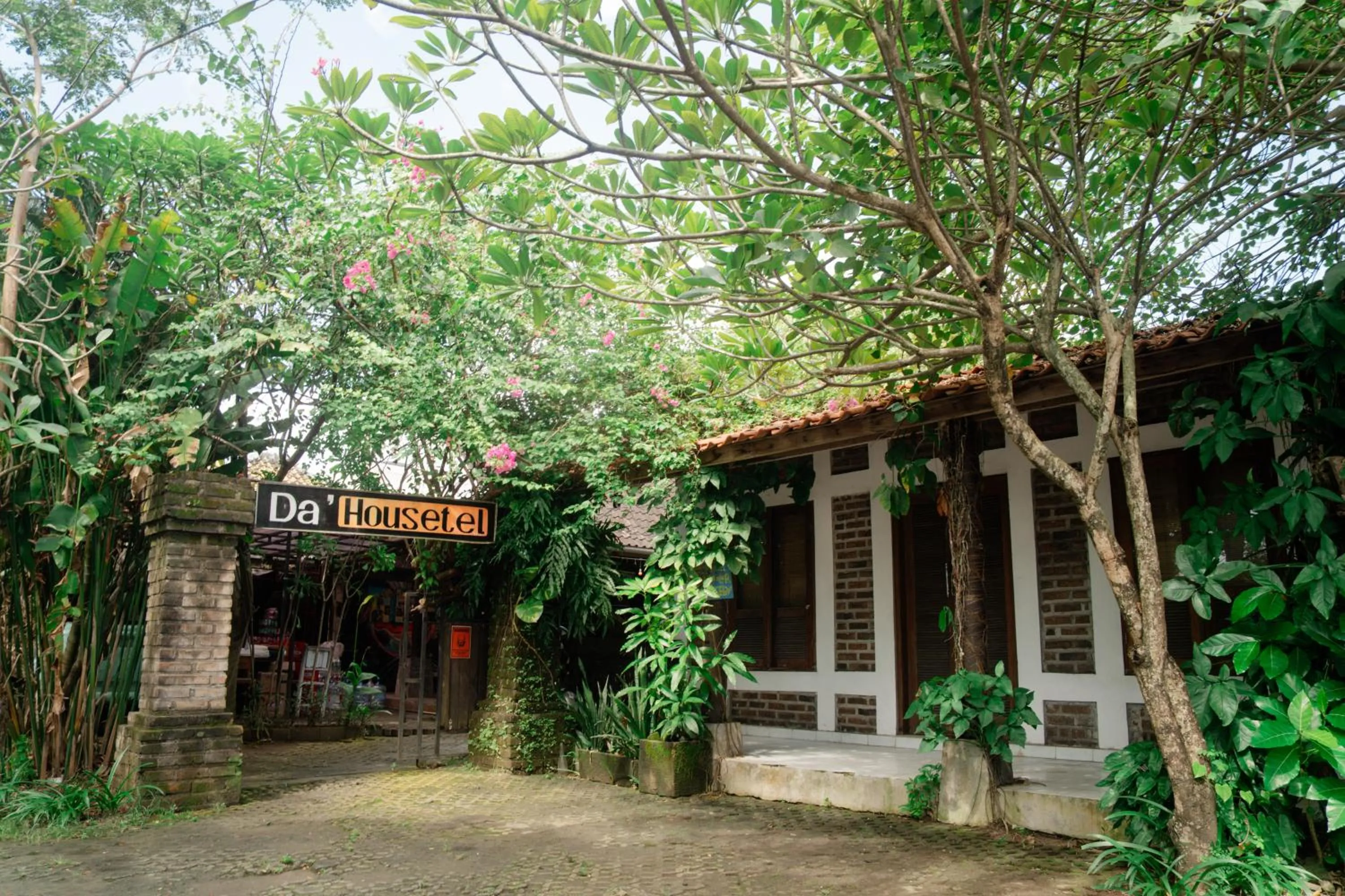 Property building in Da Housetel Kuta