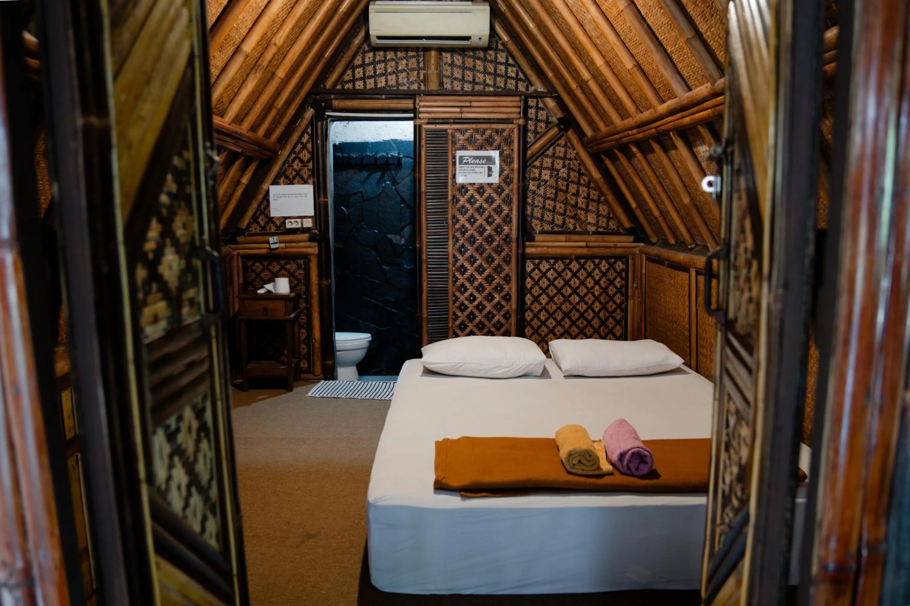 Photo of the whole room, Bed in Da Housetel Kuta