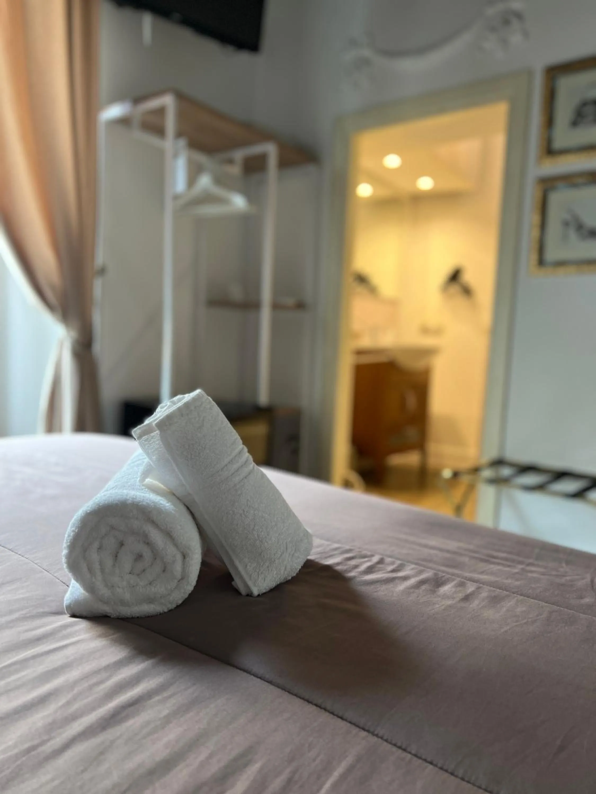 Bed in Piazzetta de' Monti Suites