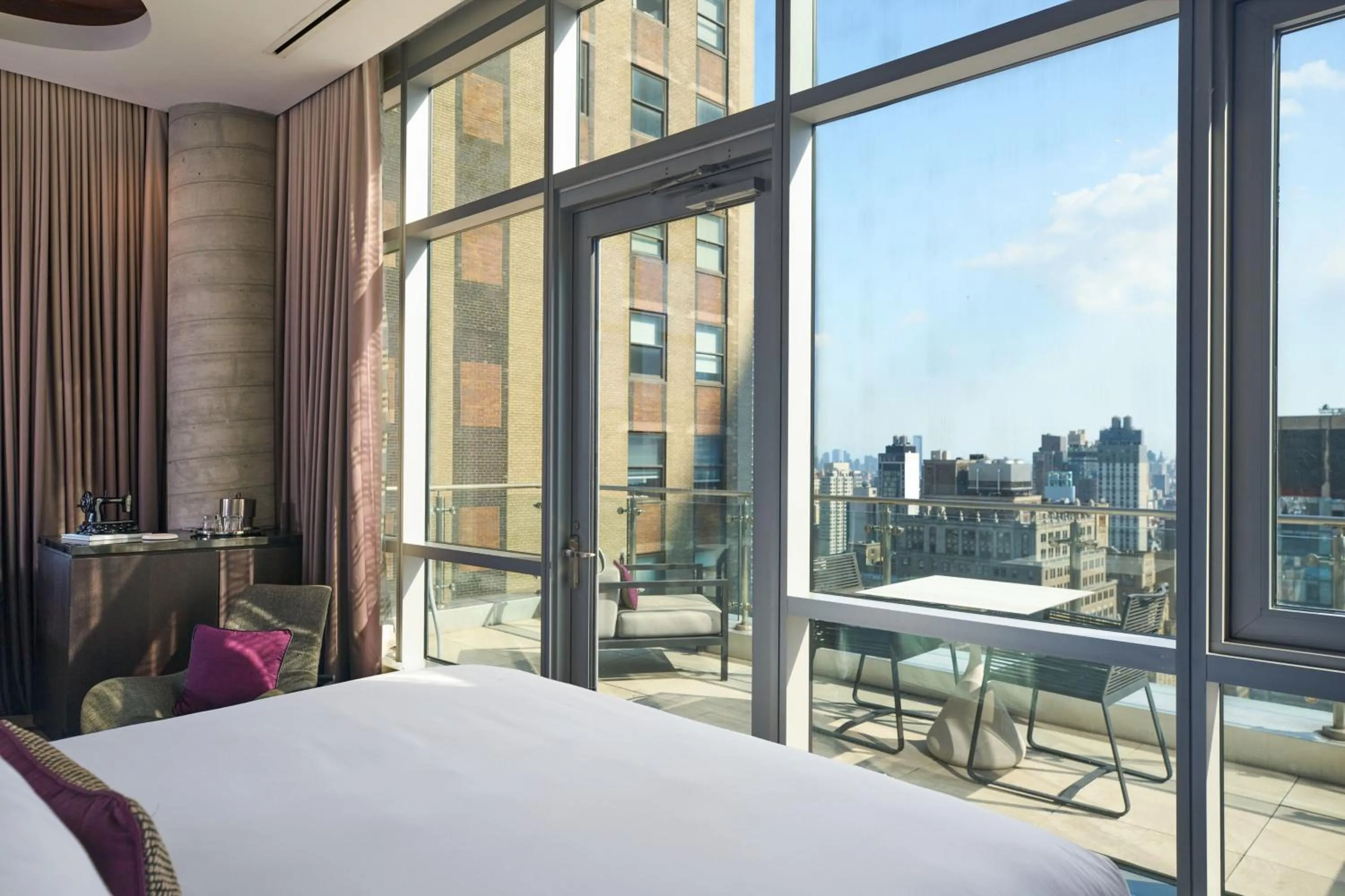 Photo of the whole room, Bed in Renaissance New York Midtown Hotel