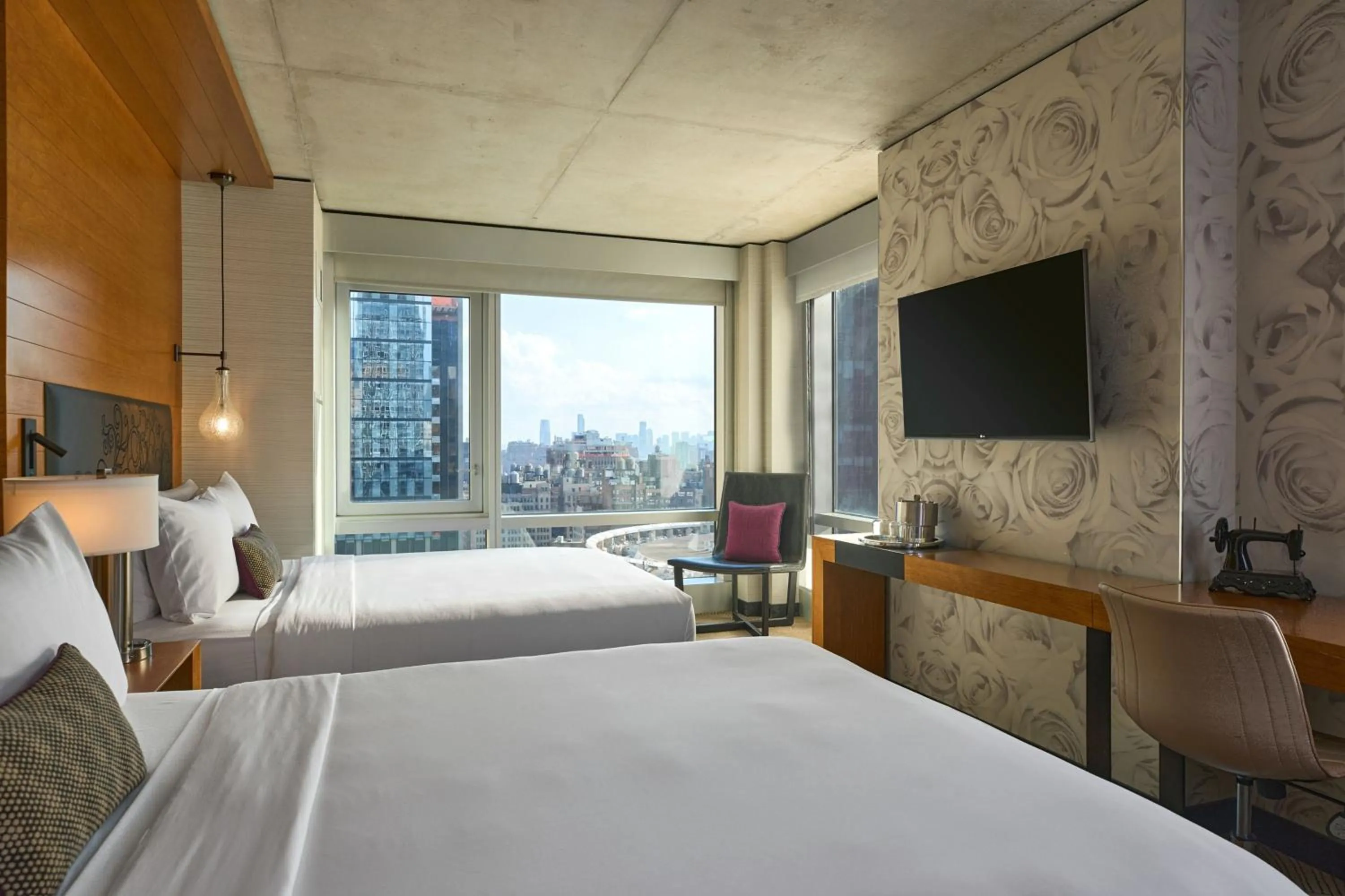Photo of the whole room, Bed in Renaissance New York Midtown Hotel