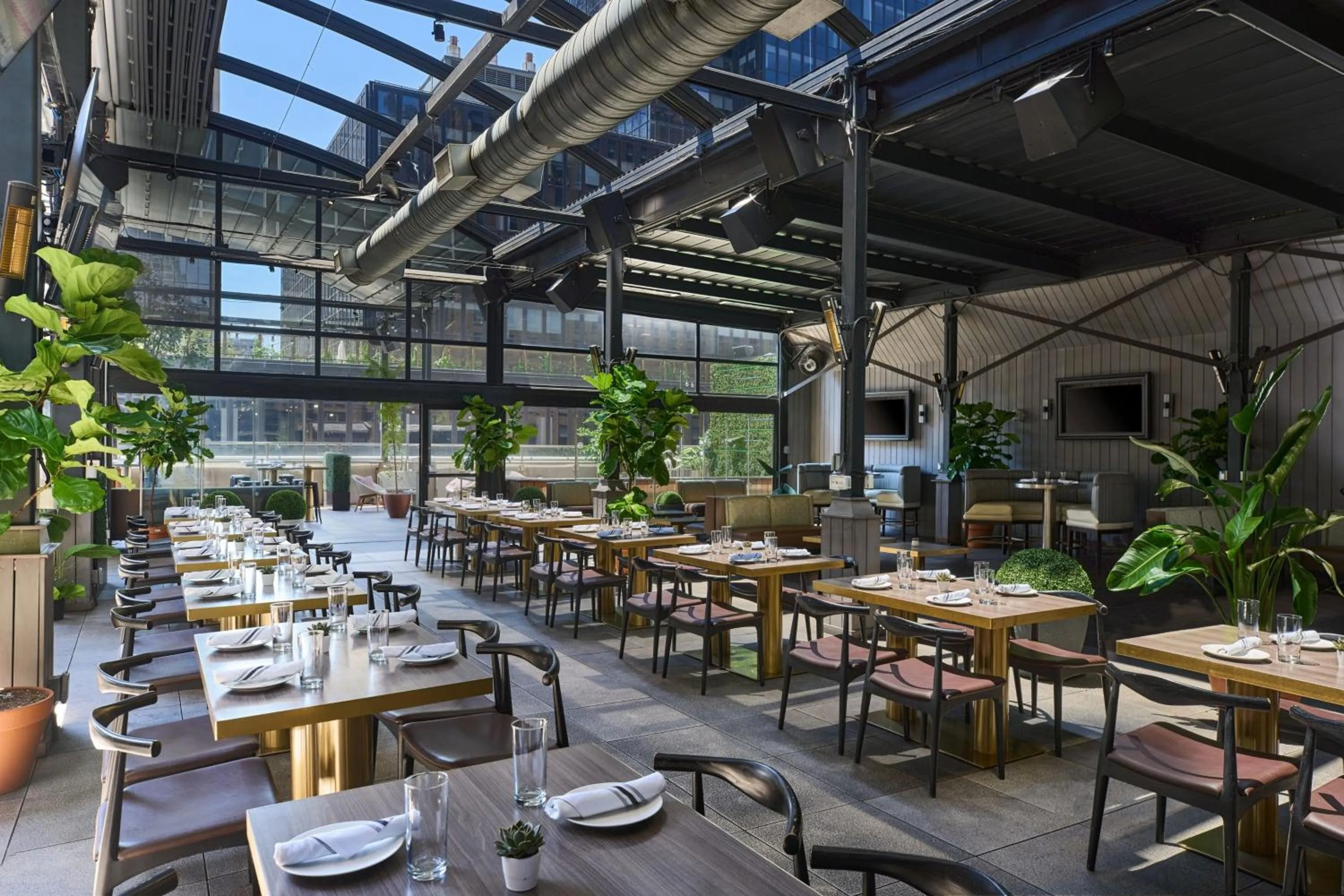 Restaurant/places to eat in Renaissance New York Midtown Hotel