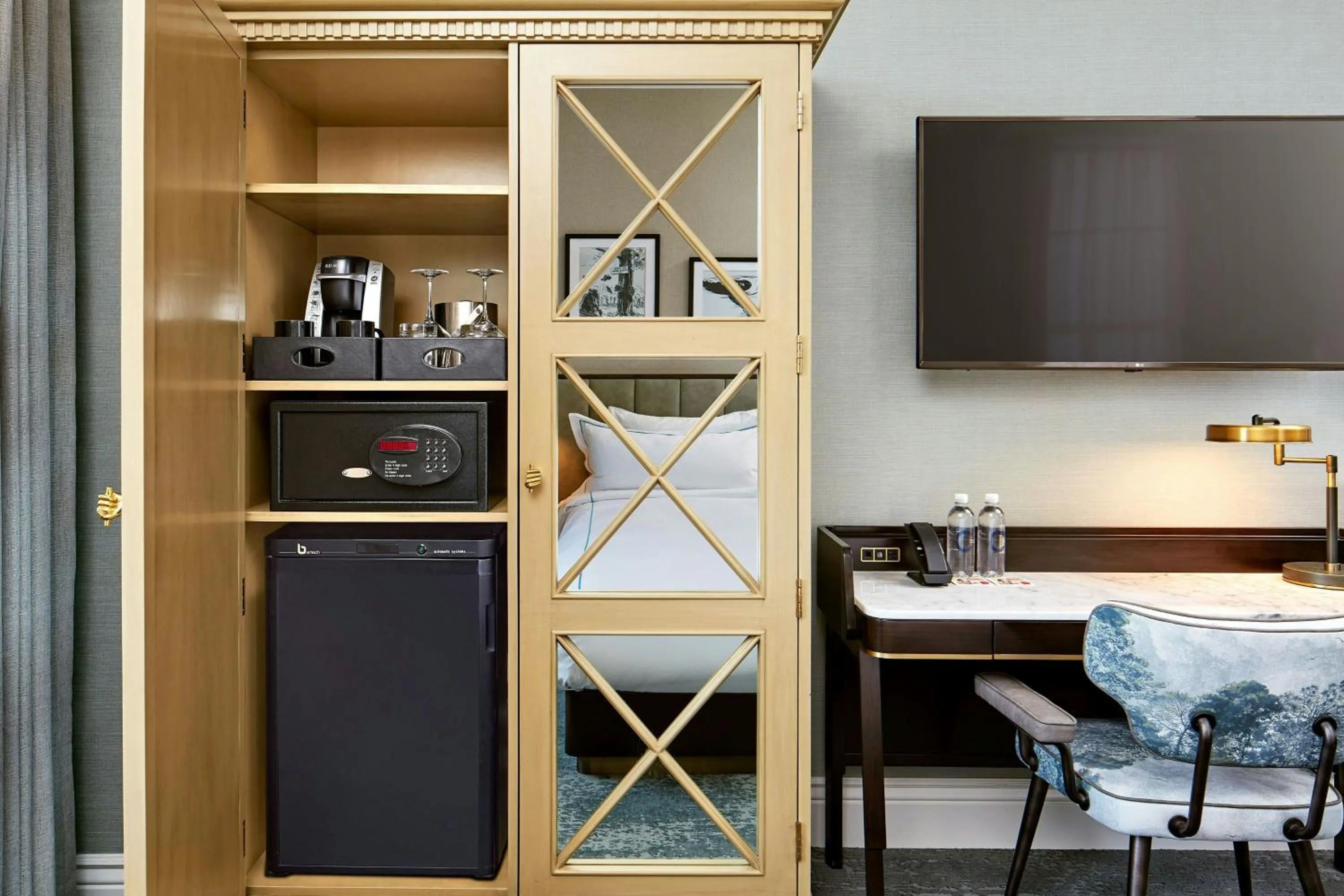 Photo of the whole room in The Citizen Hotel, Autograph Collection