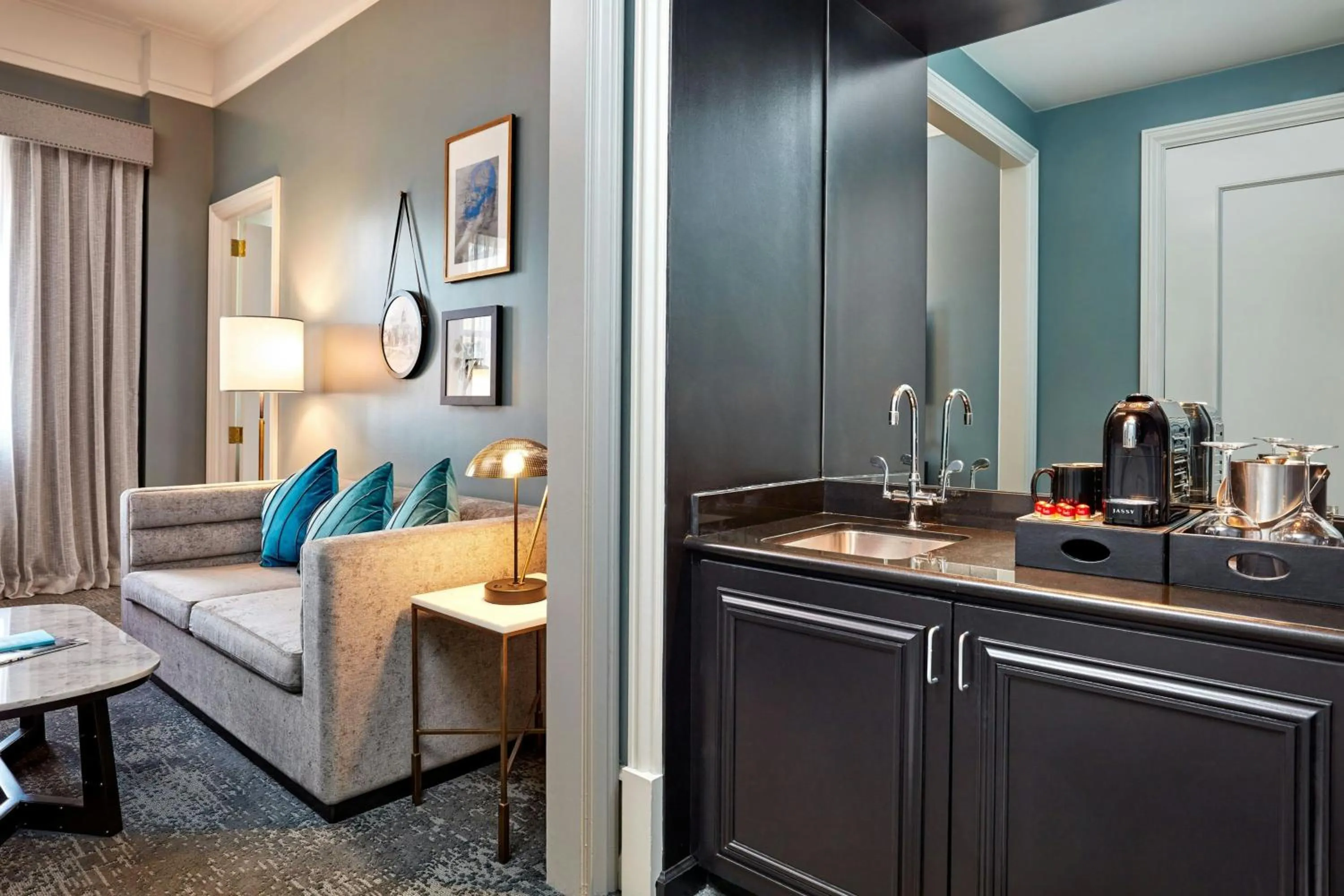 Lounge or bar in The Citizen Hotel, Autograph Collection