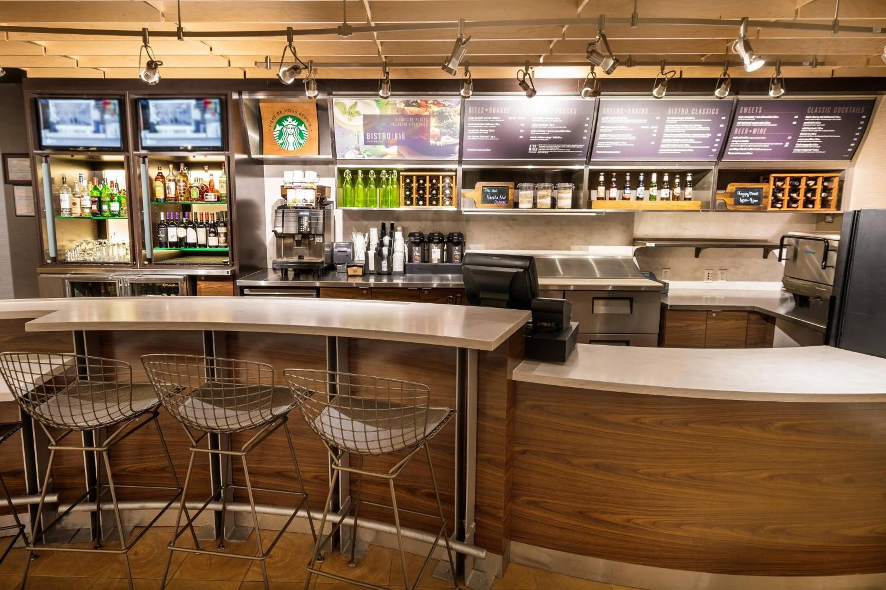 Restaurant/places to eat in Courtyard Largo Medical Center Drive