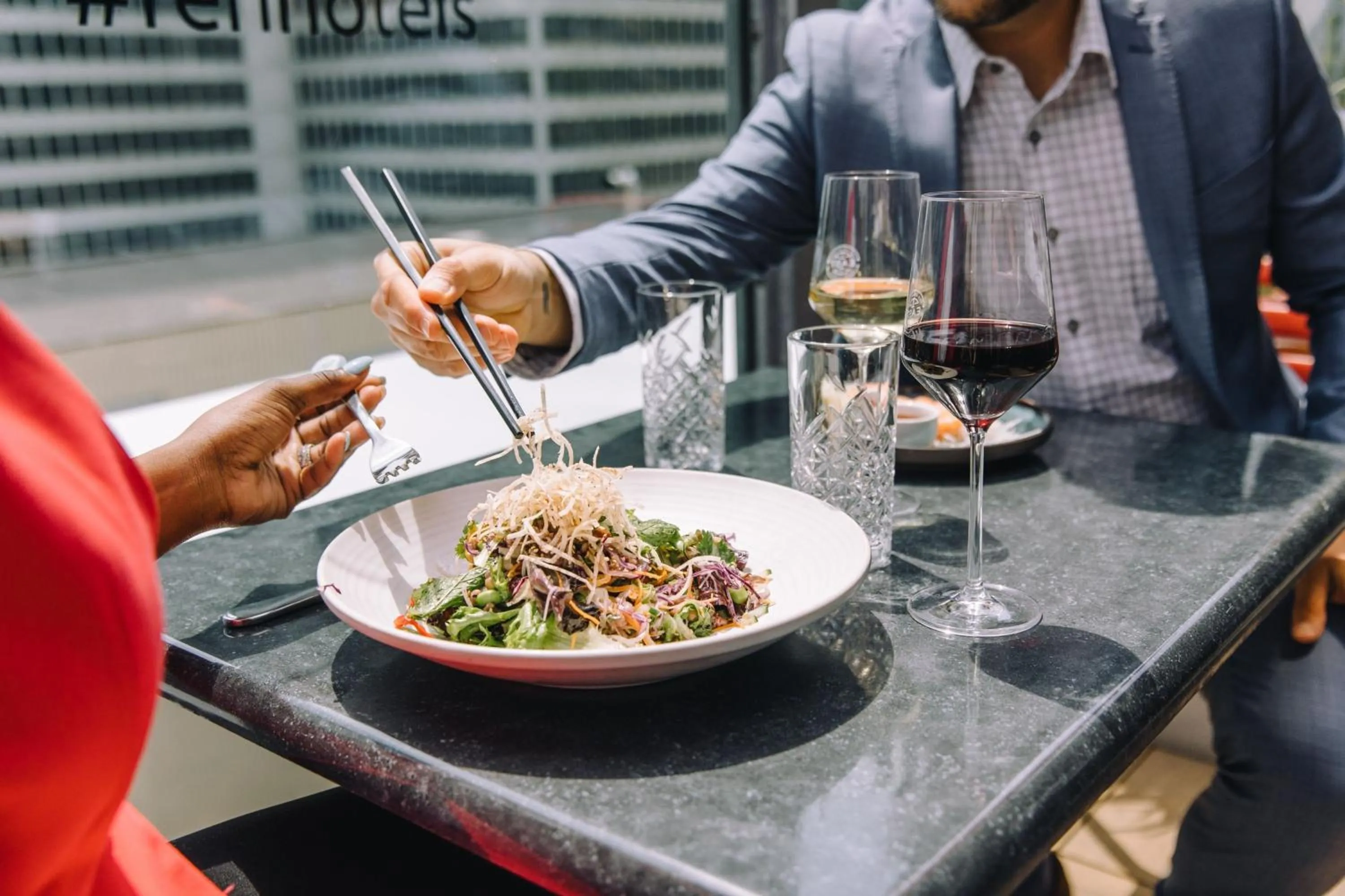 Restaurant/places to eat in Renaissance Montreal Downtown Hotel