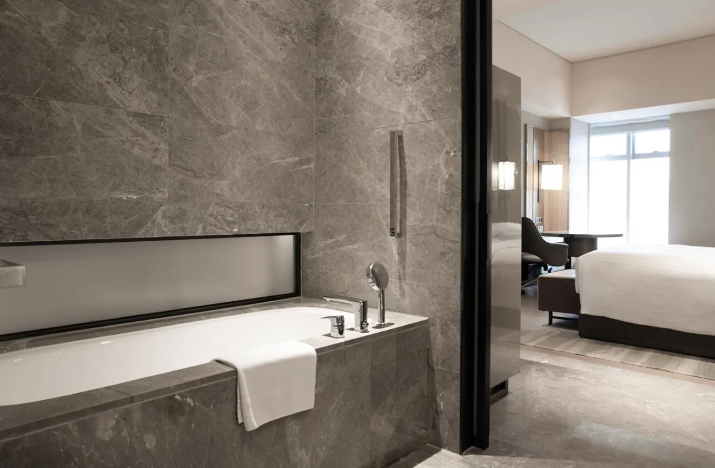 Bathroom, Bed in Chongqing Marriott Hotel