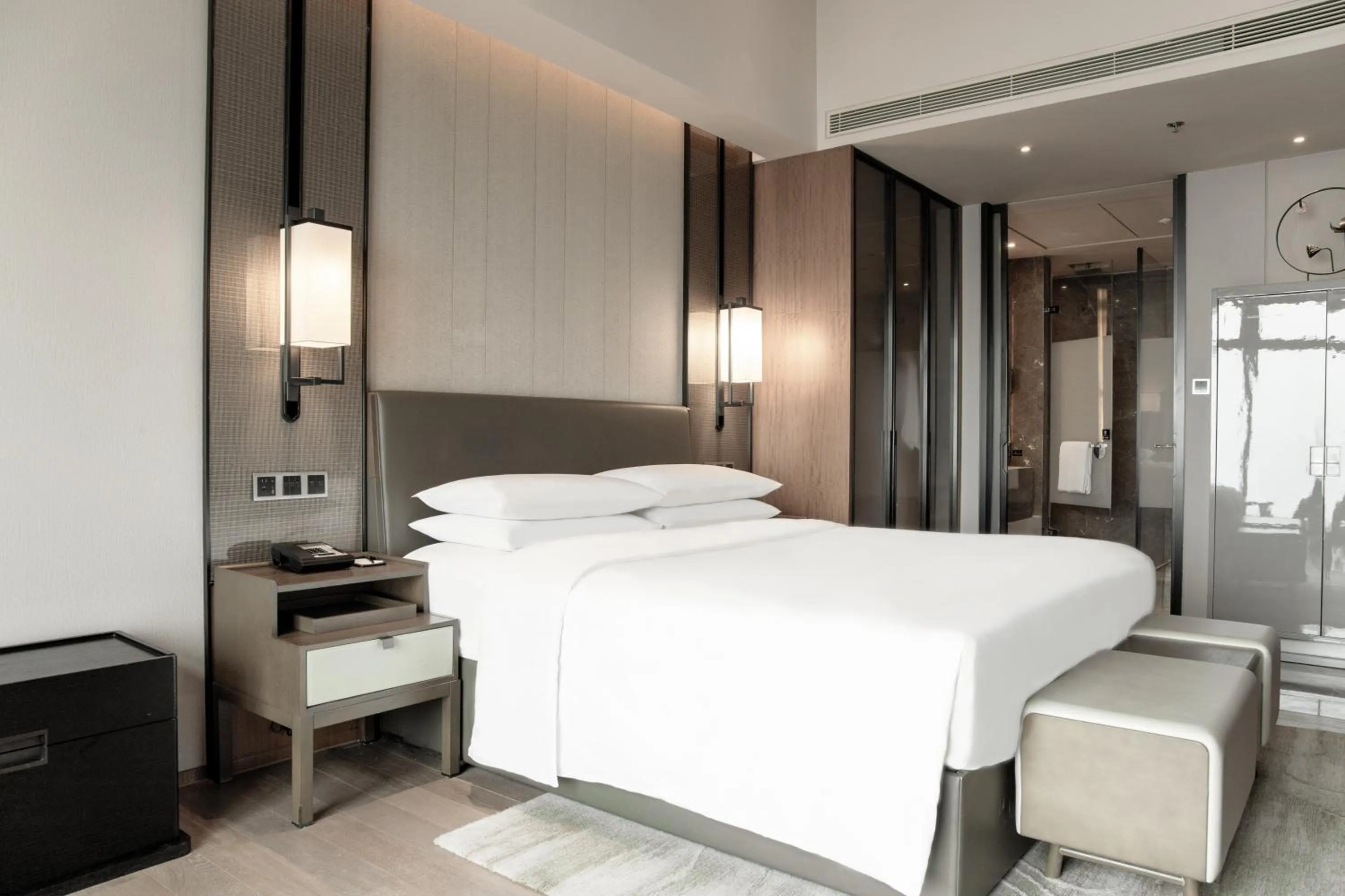 Bedroom, Bed in Chongqing Marriott Hotel