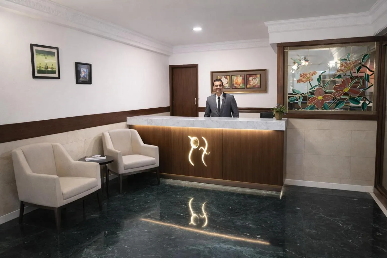 Hotel Diplomat Residency