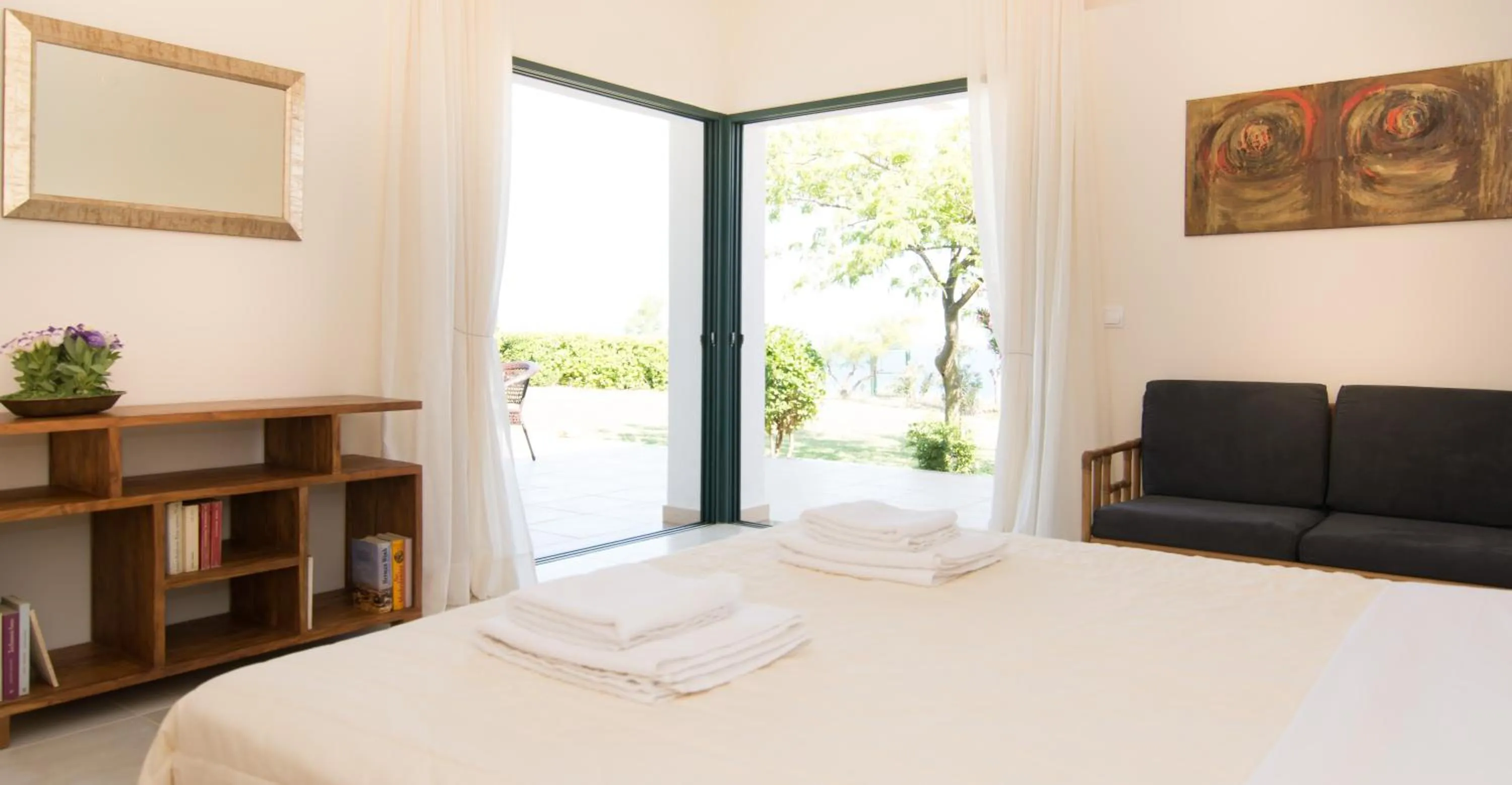 Balcony/Terrace, Bed in Angelbay Bungalows