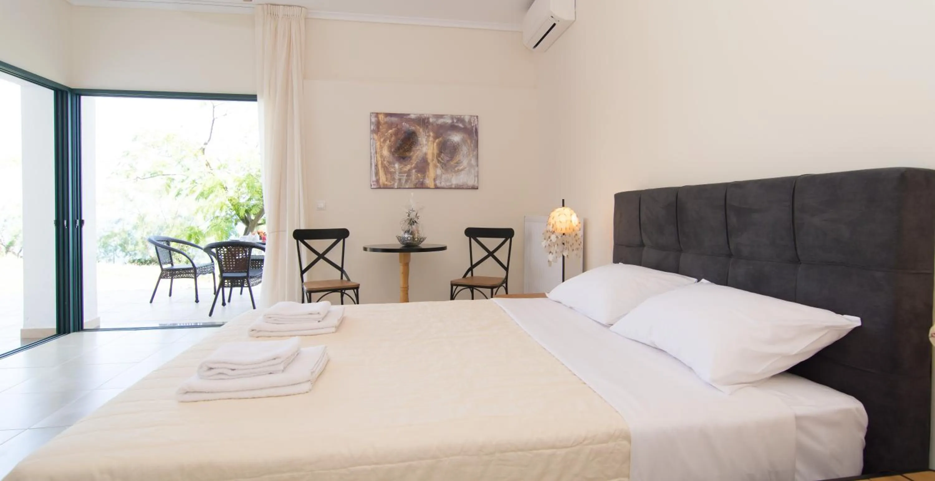 Balcony/Terrace, Bed in Angelbay Bungalows