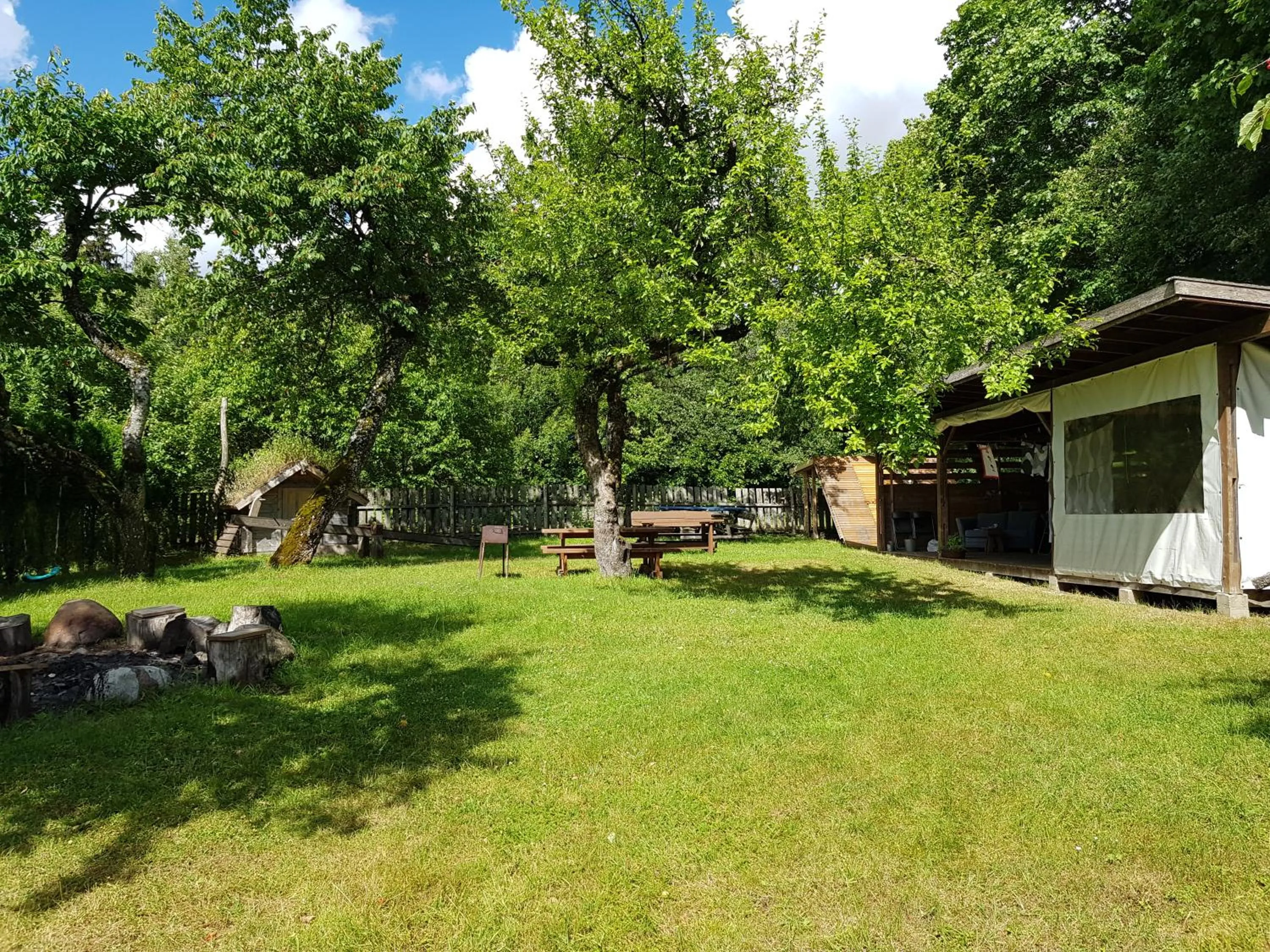 Patio in North Lakeside Villa Plateliai