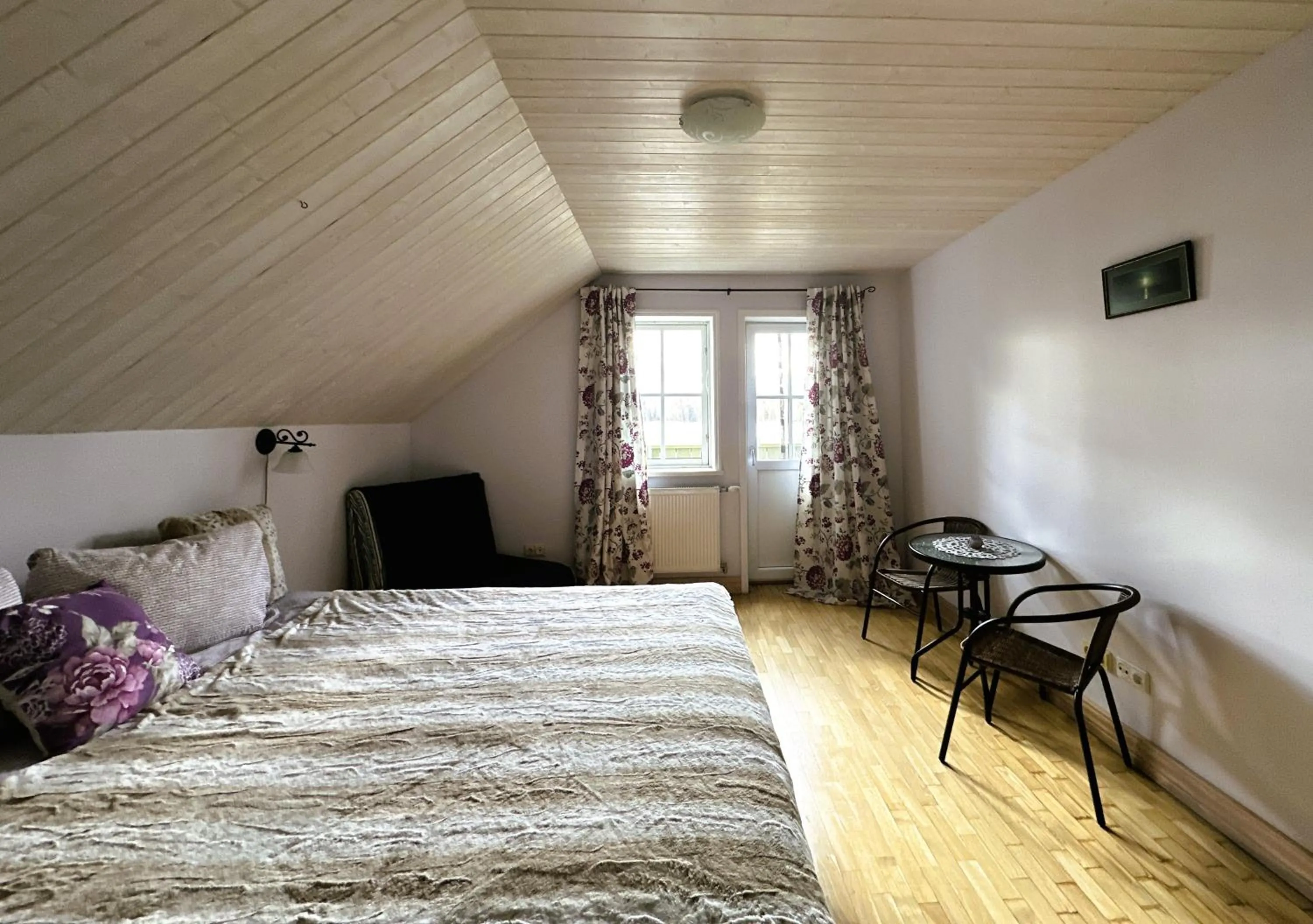 Bed in North Lakeside Villa Plateliai