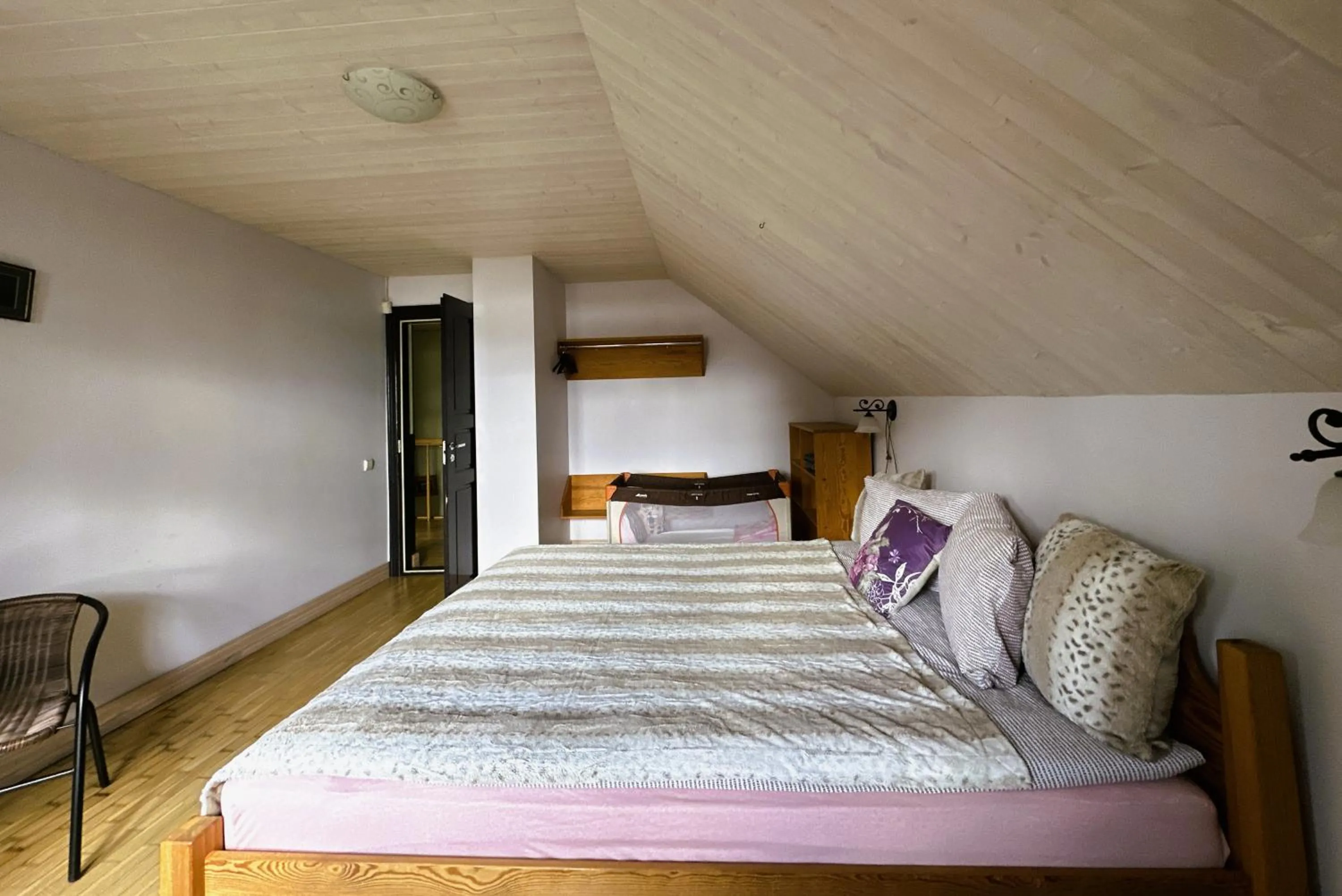 Bedroom in North Lakeside Villa Plateliai