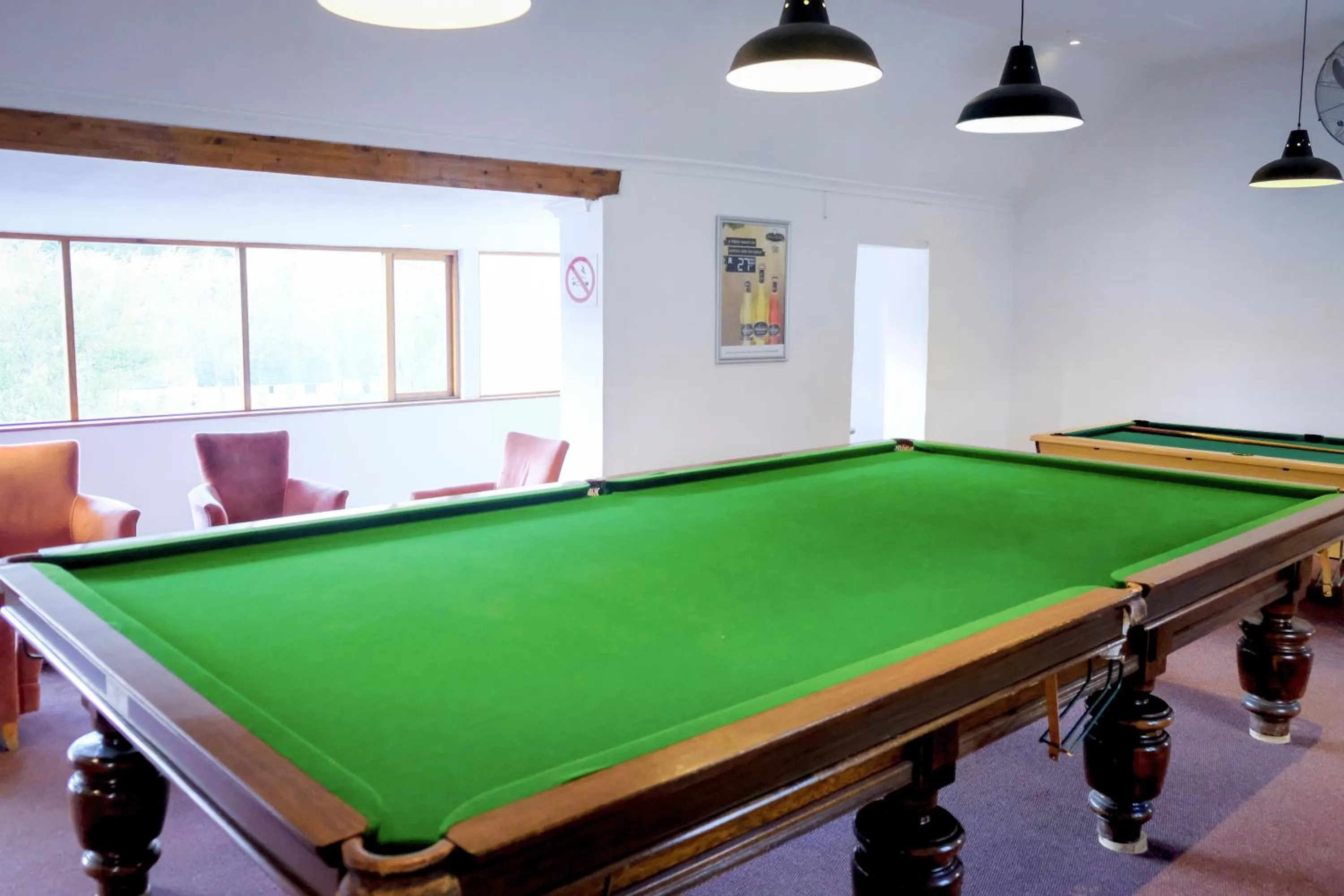 Communal lounge/ TV room in Houw Hoek Hotel