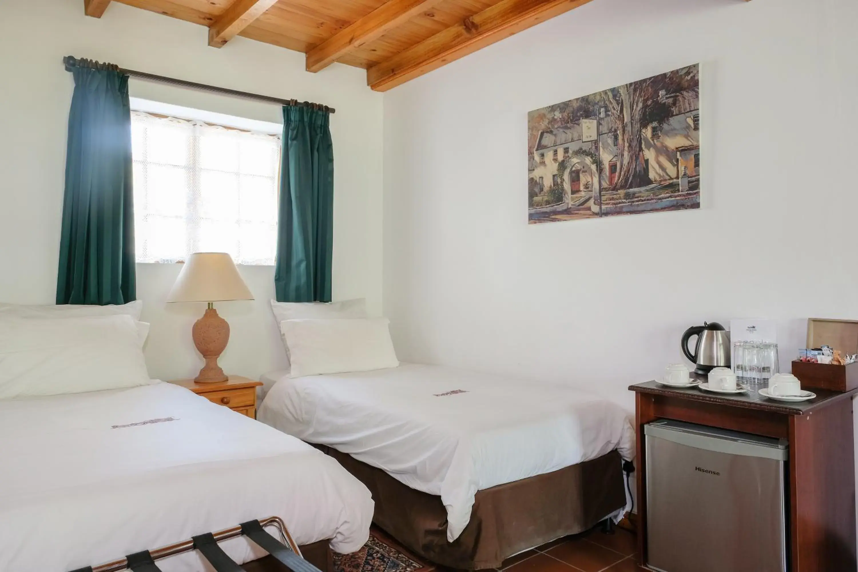 Quadruple Room - single occupancy in Houw Hoek Hotel Quadruple Room - single occupancy in Houw Hoek Hotel
