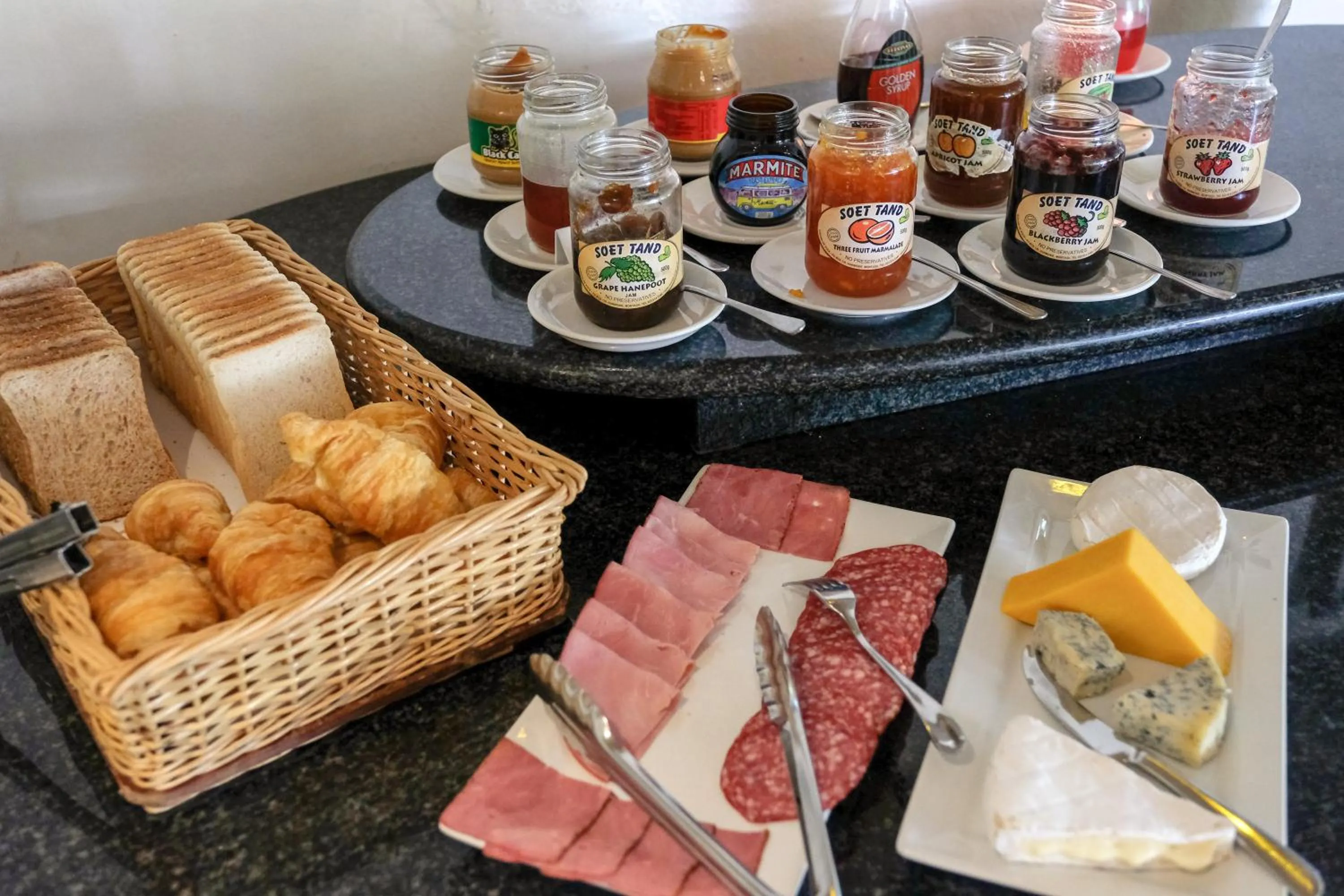 Restaurant/places to eat in Houw Hoek Hotel