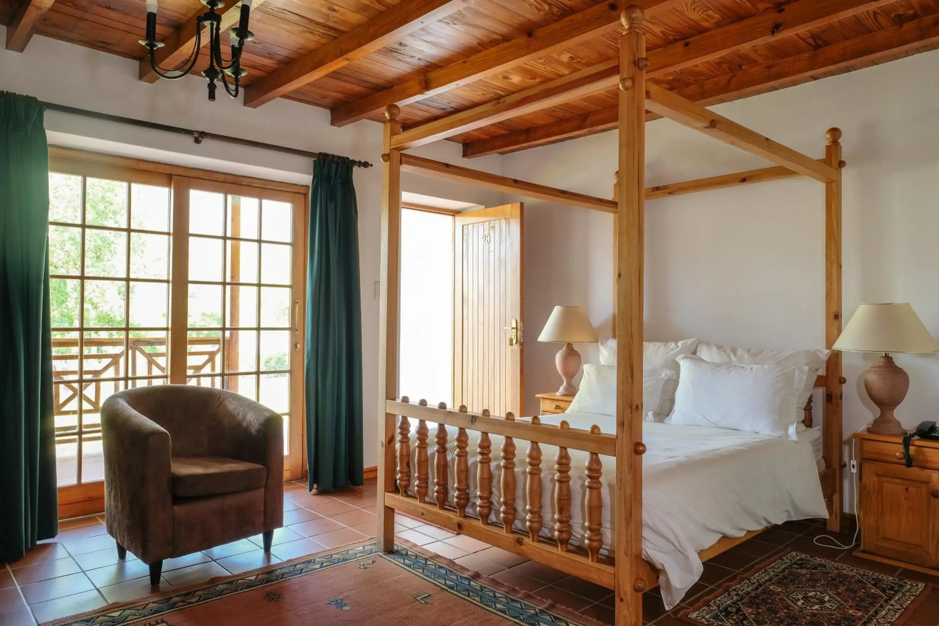 Quadruple Room - single occupancy in Houw Hoek Hotel Quadruple Room - single occupancy in Houw Hoek Hotel