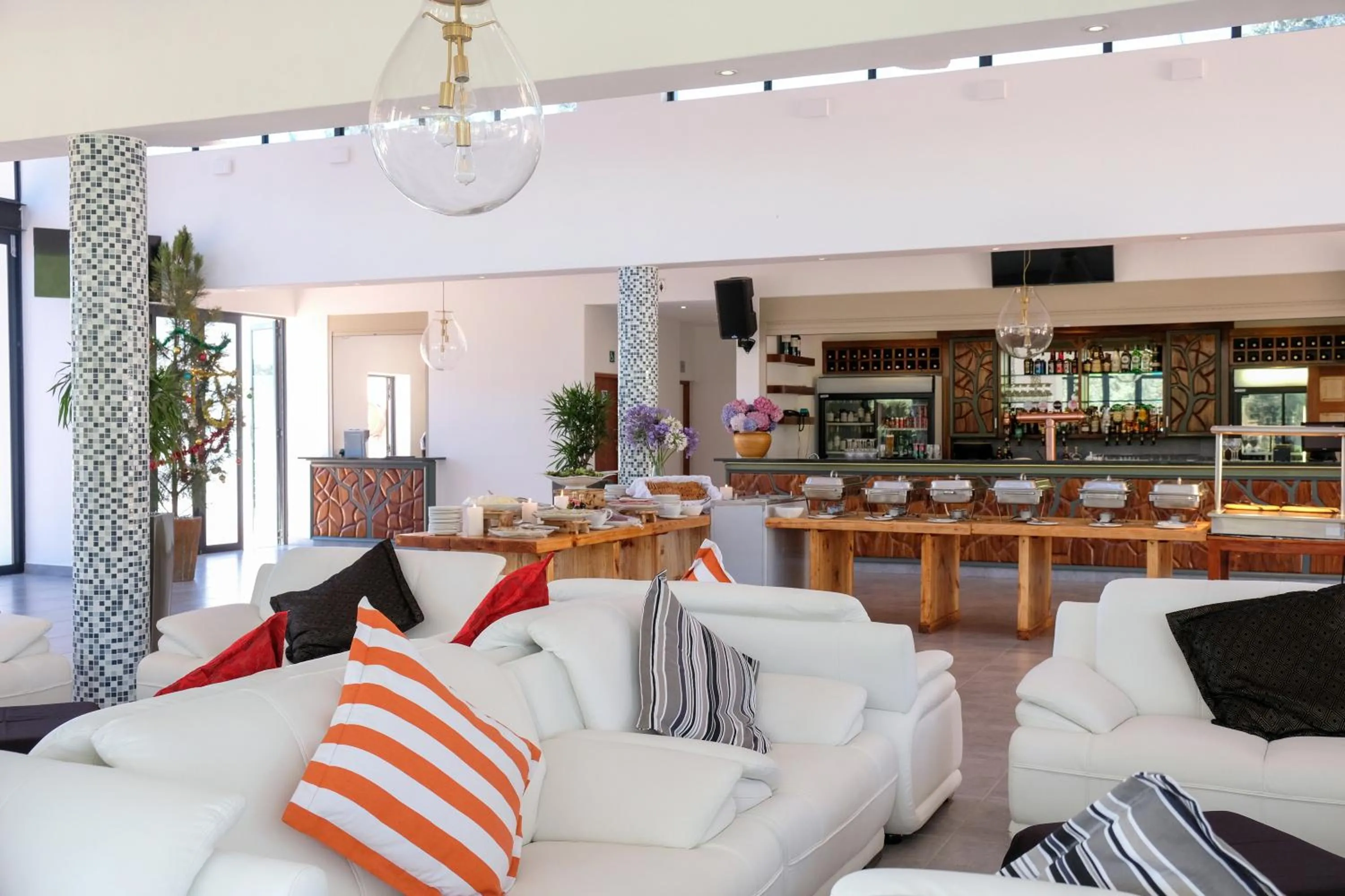 Restaurant/places to eat in Houw Hoek Hotel