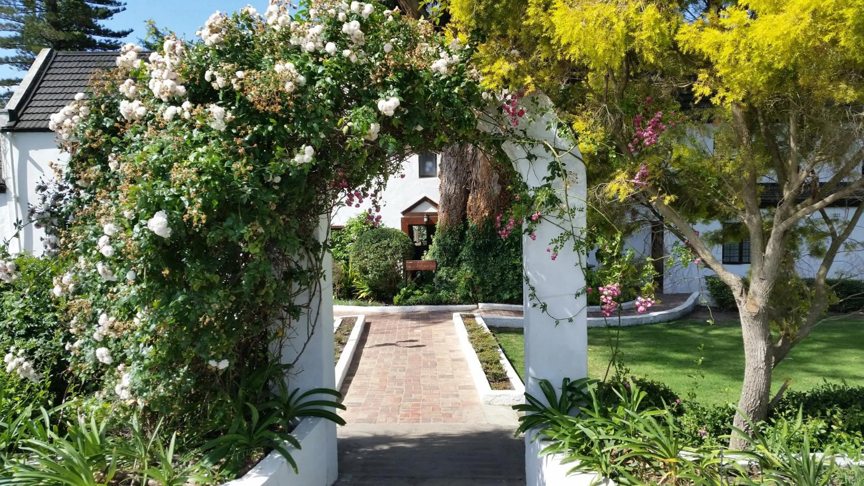 Property building in Houw Hoek Hotel