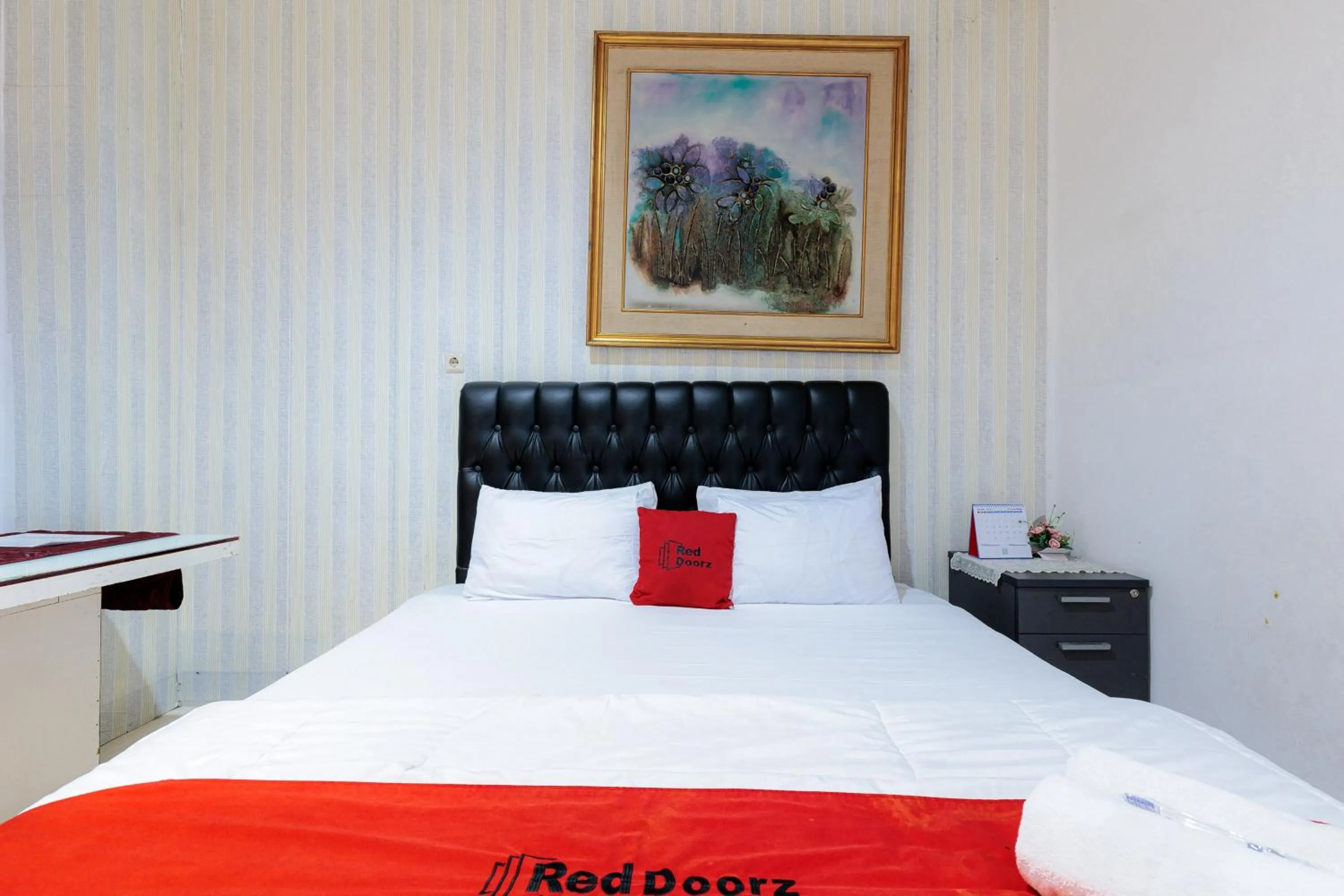 Bedroom, Bed in RedDoorz Plus @ Guntur Raya Setiabudi