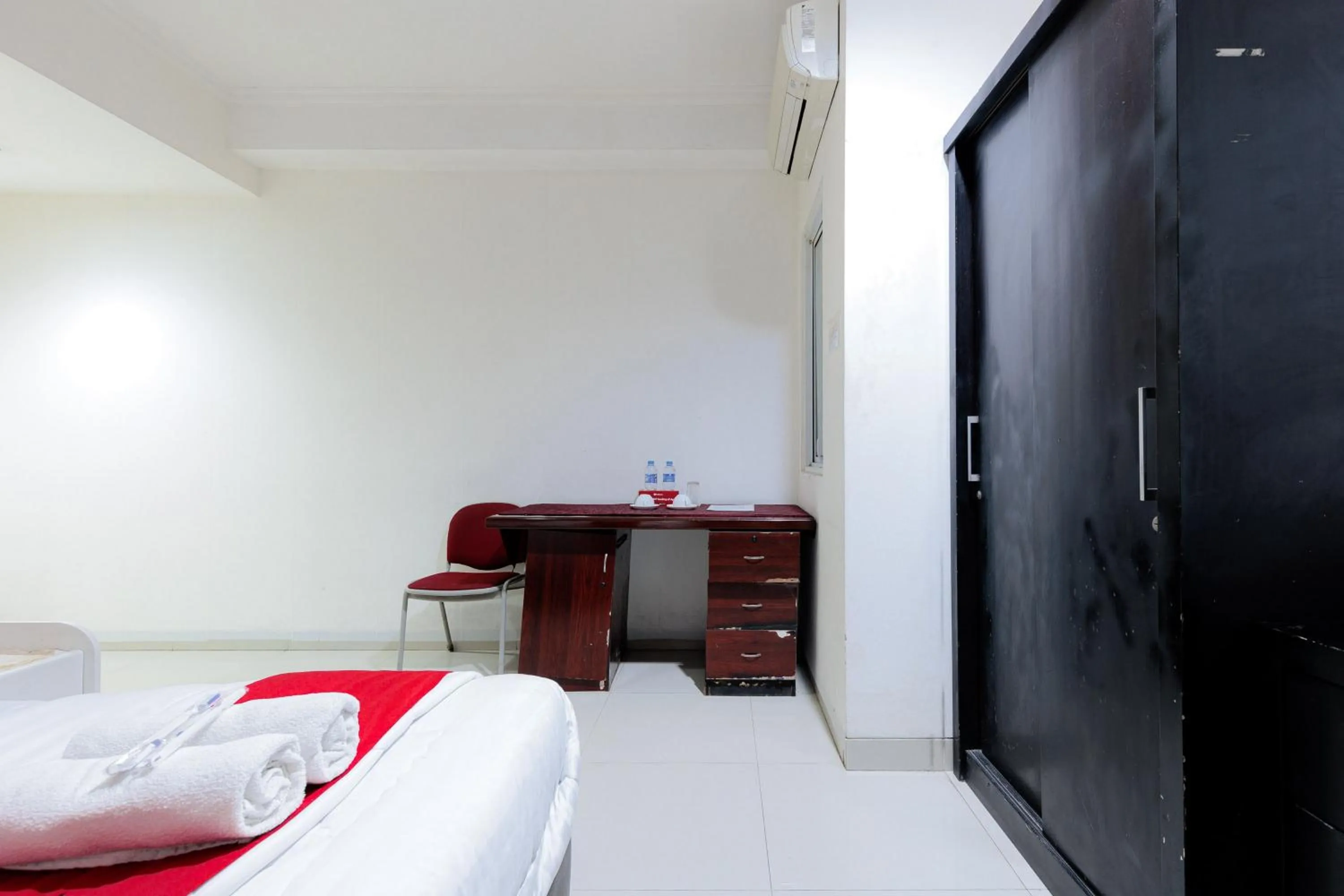 Bedroom, Bed in RedDoorz Plus @ Guntur Raya Setiabudi