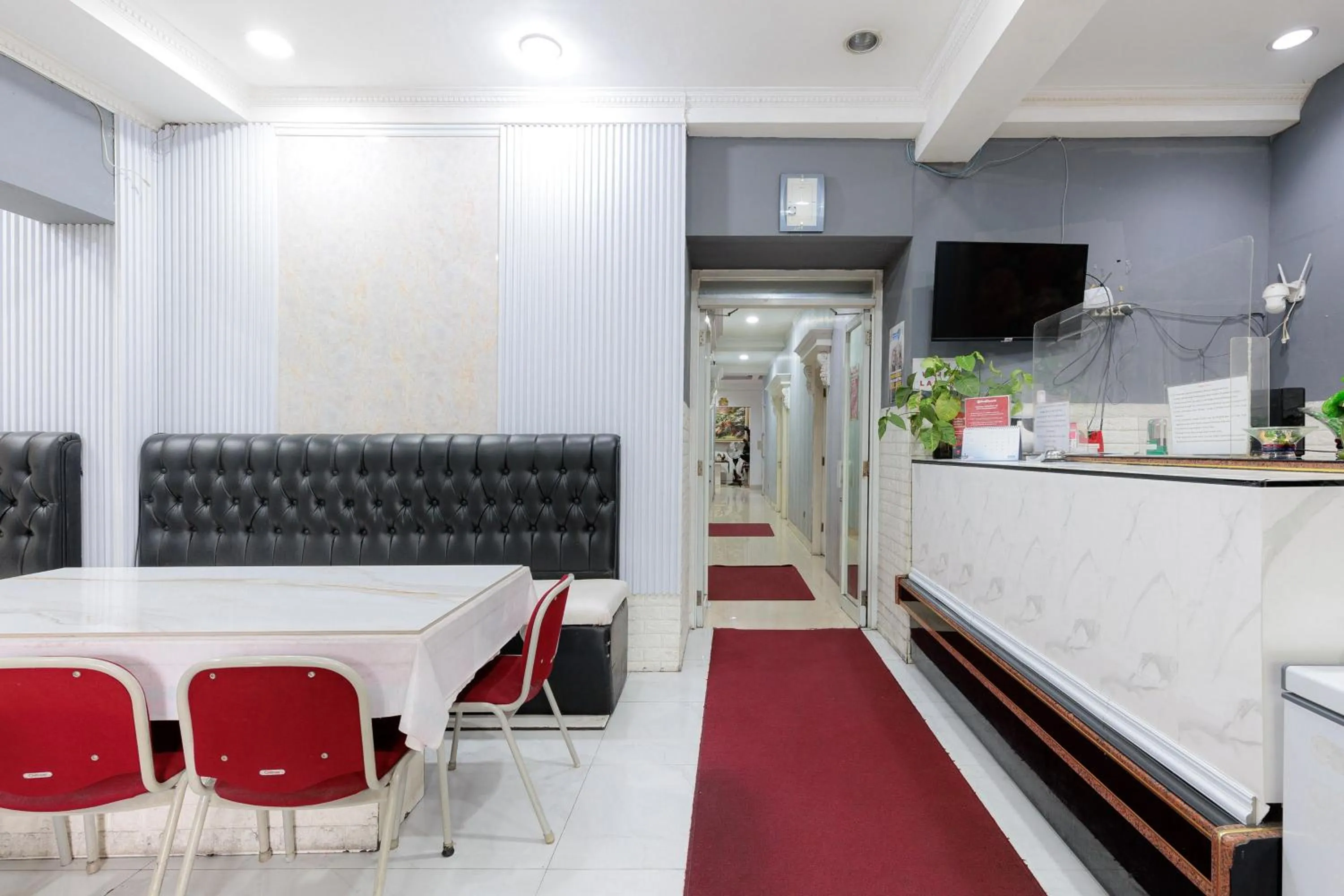 Lobby or reception in RedDoorz Plus @ Guntur Raya Setiabudi