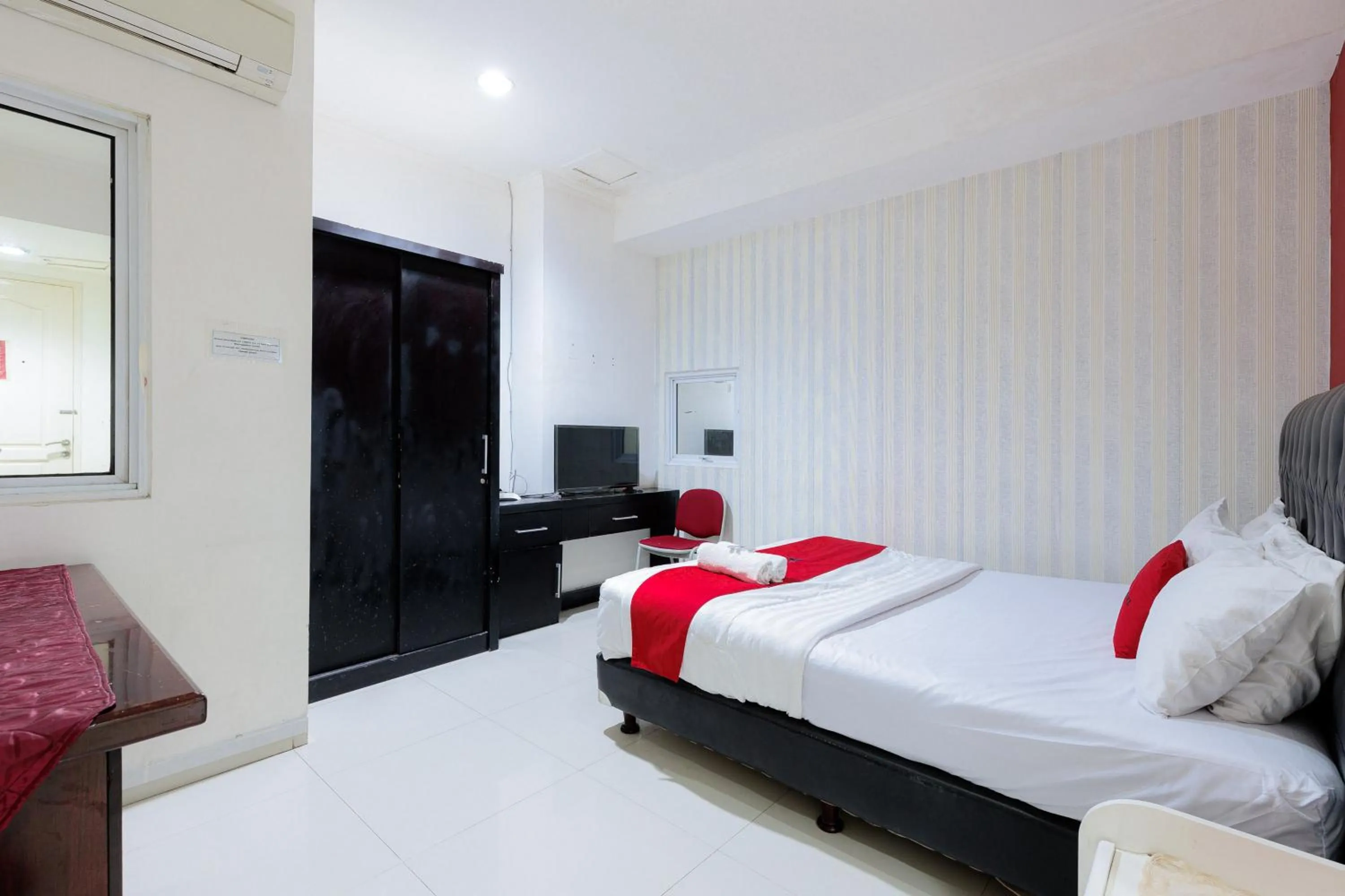 Bedroom, Bed in RedDoorz Plus @ Guntur Raya Setiabudi