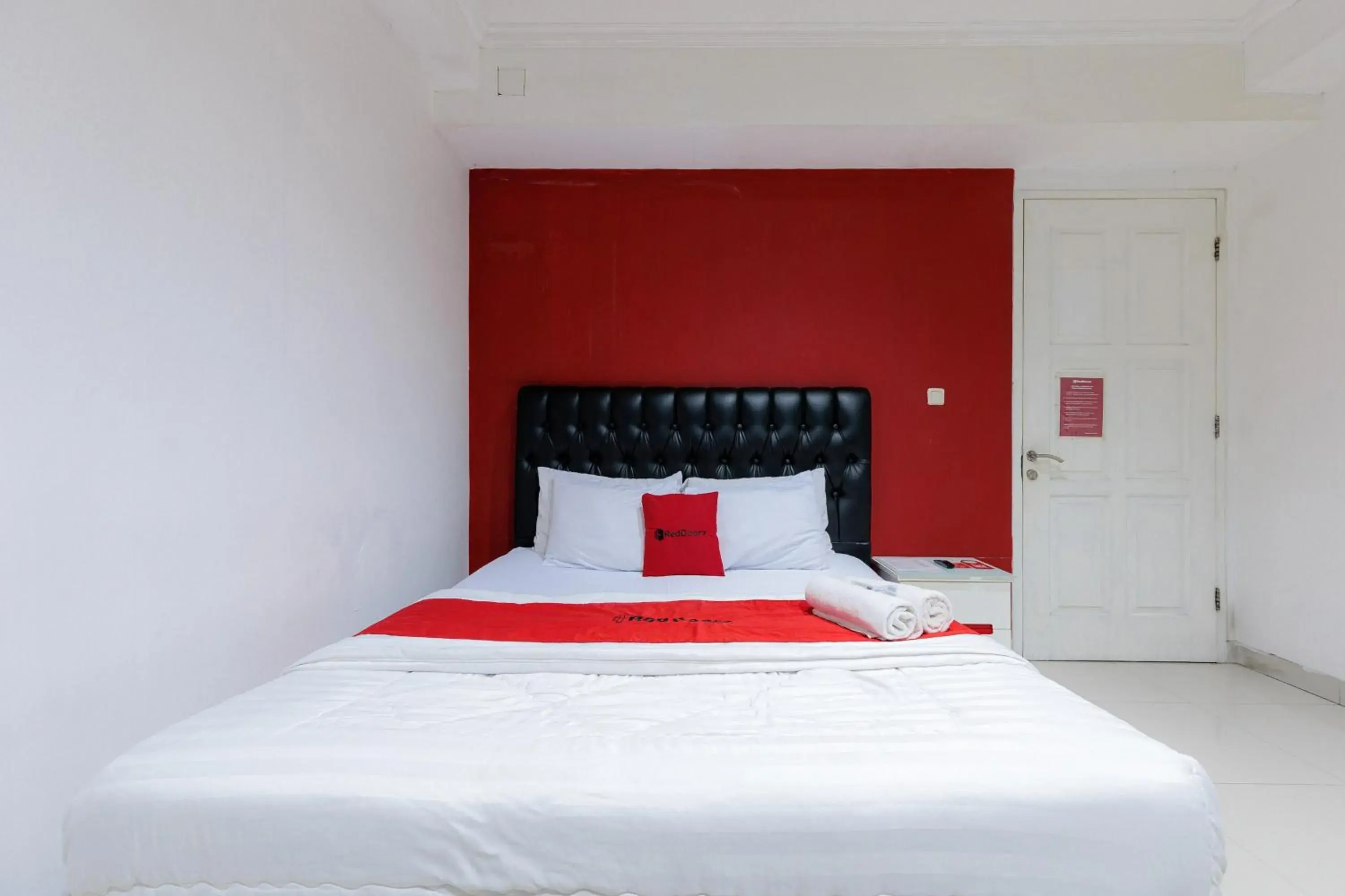 Bedroom, Bed in RedDoorz Plus @ Guntur Raya Setiabudi Bedroom, Bed in RedDoorz Plus @ Guntur Raya Setiabudi