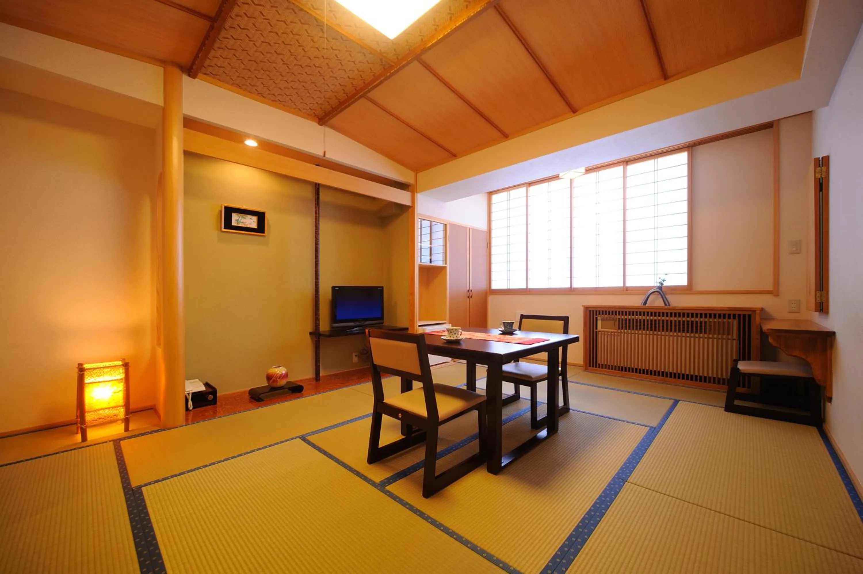Photo of the whole room in Suzukiya Ryokan