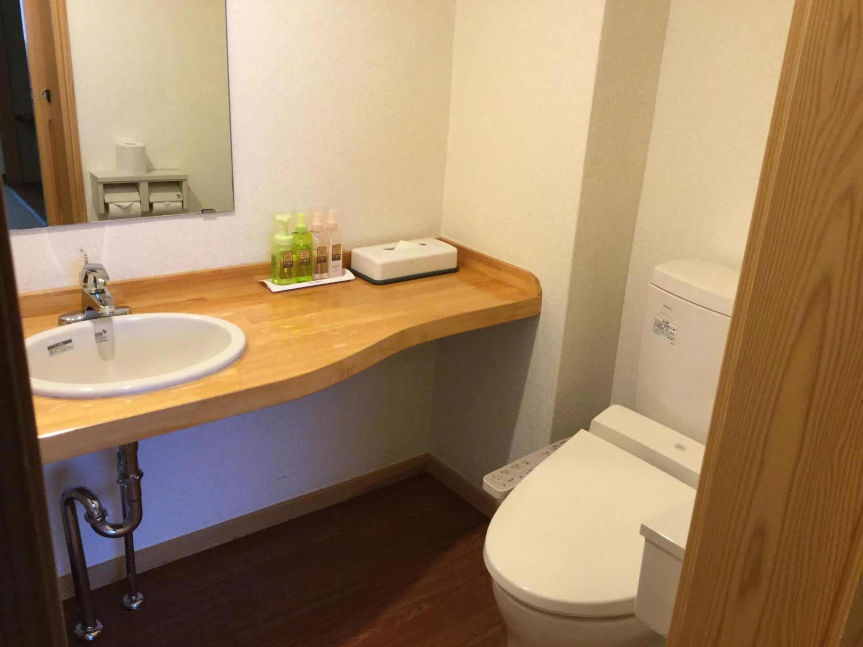 Toilet in Suzukiya Ryokan