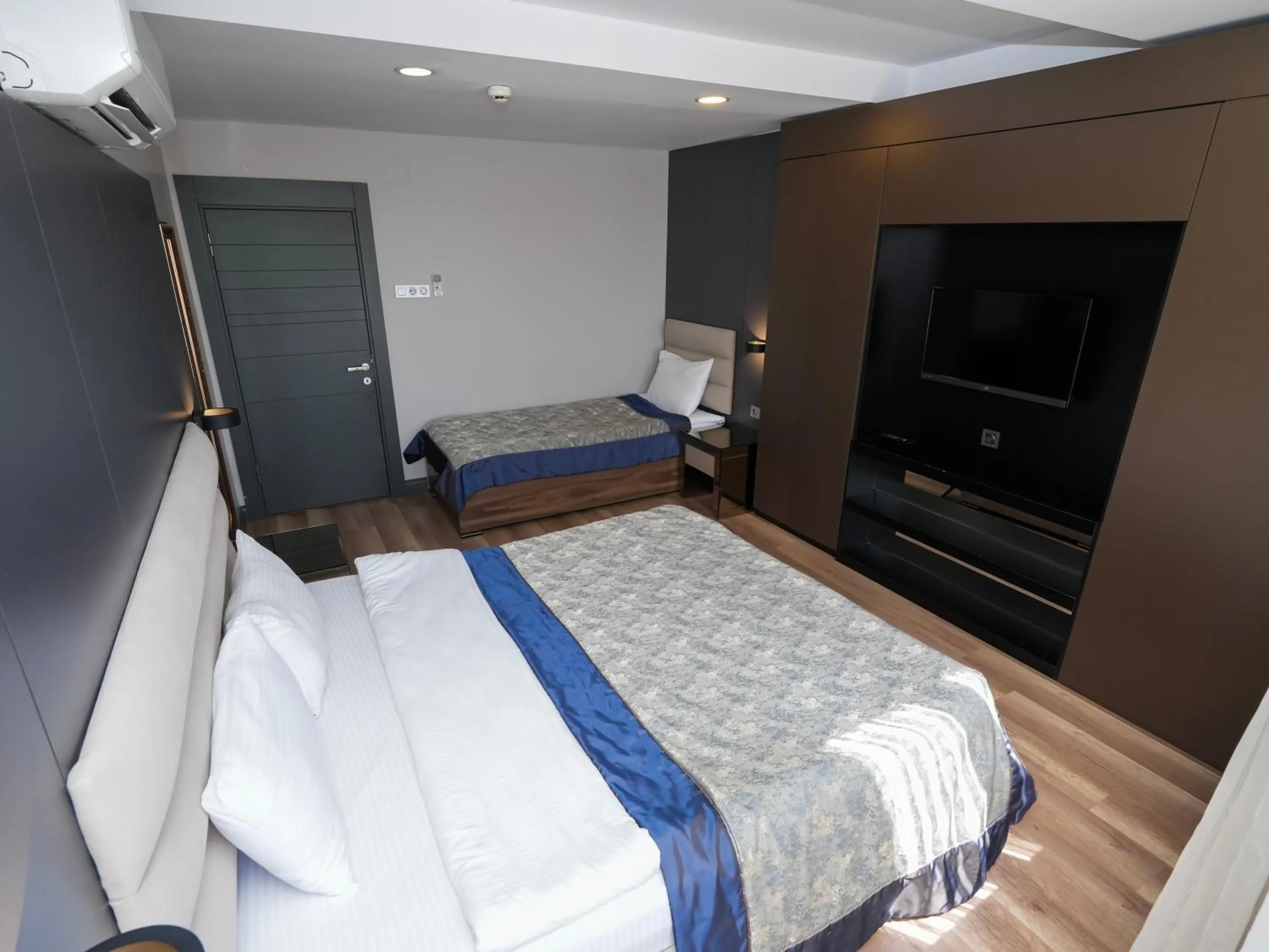 Bed in No 139 Apartments