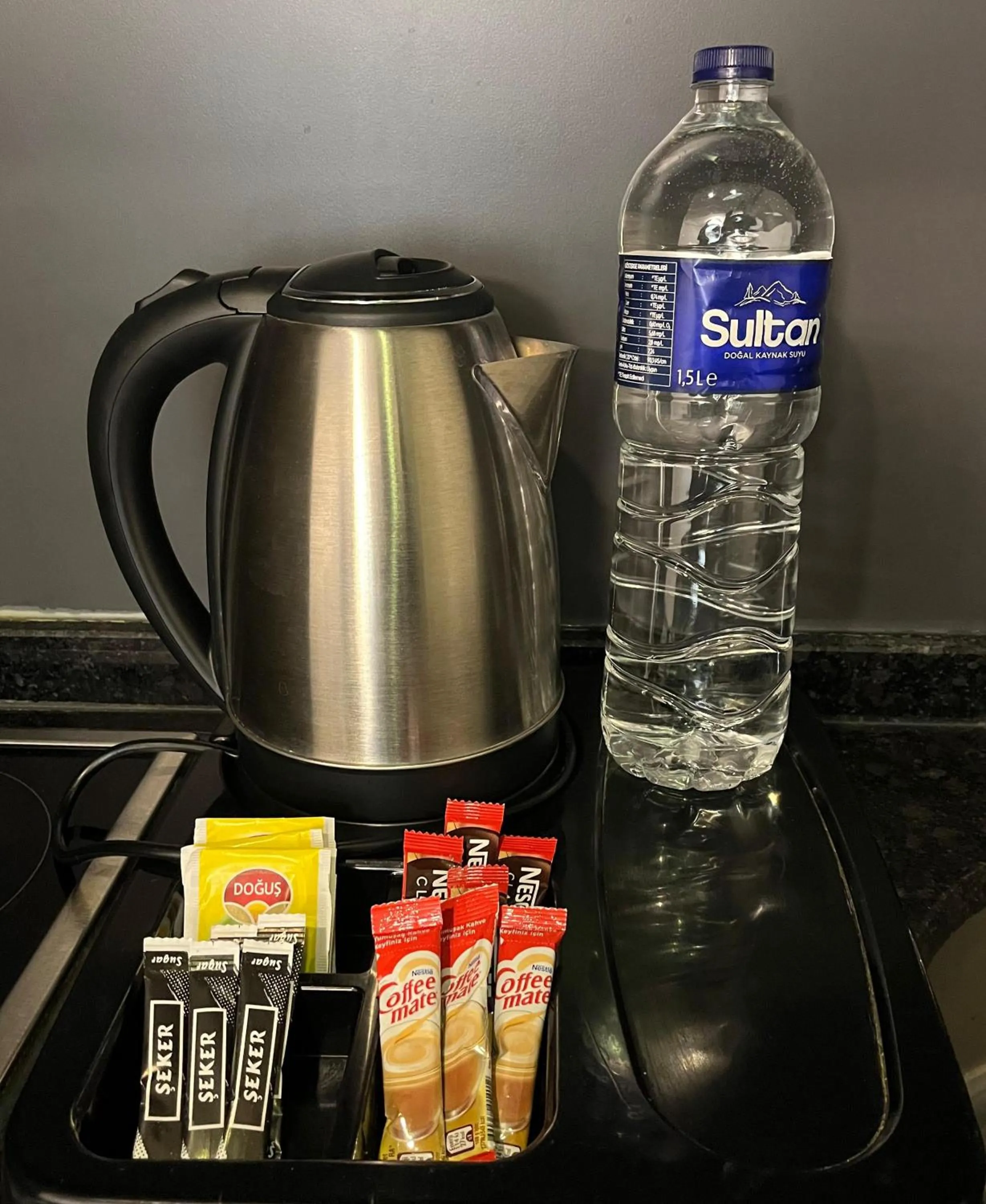 Coffee/tea facilities in No 139 Apartments