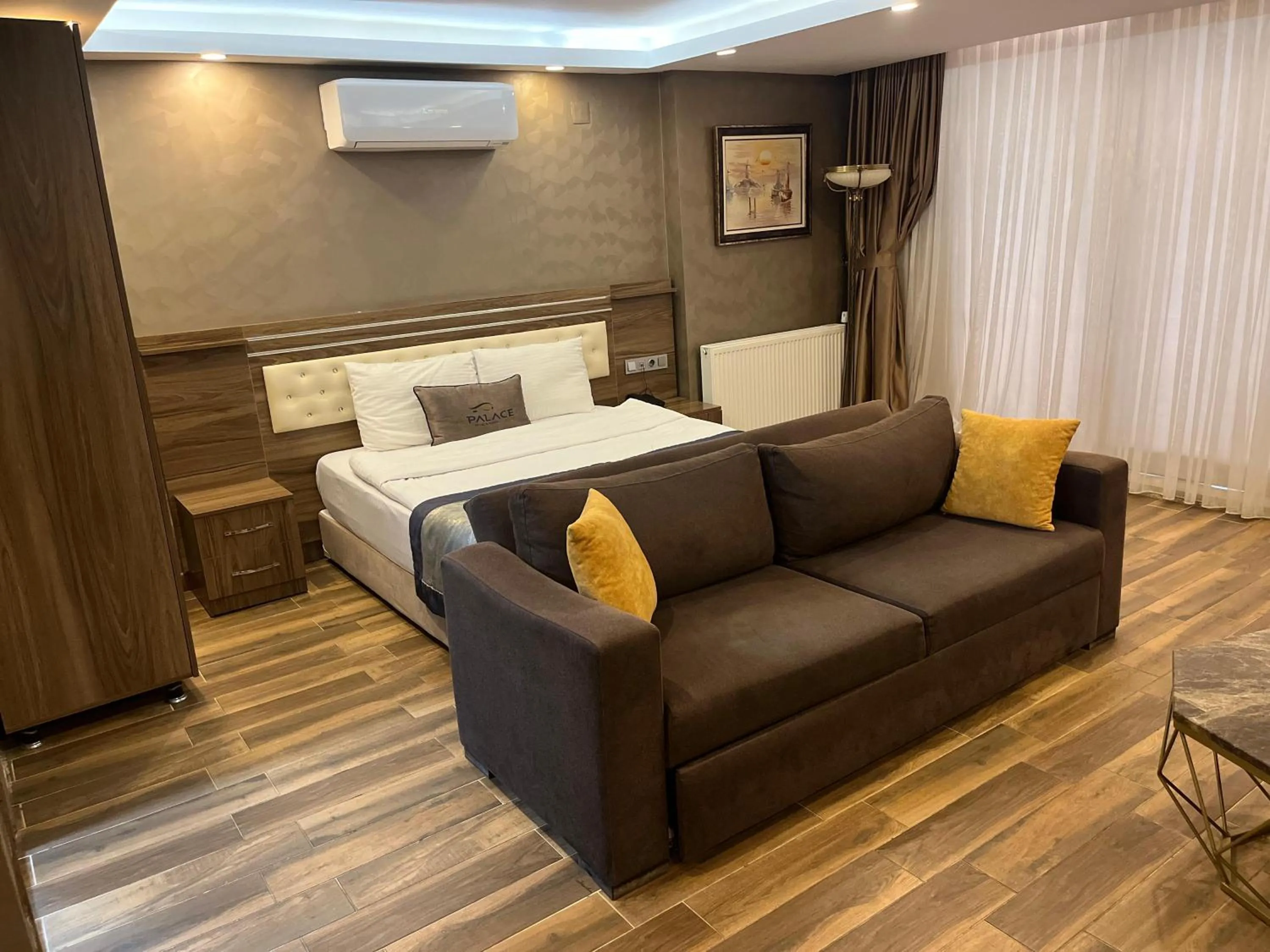 Bed in No 139 Apartments