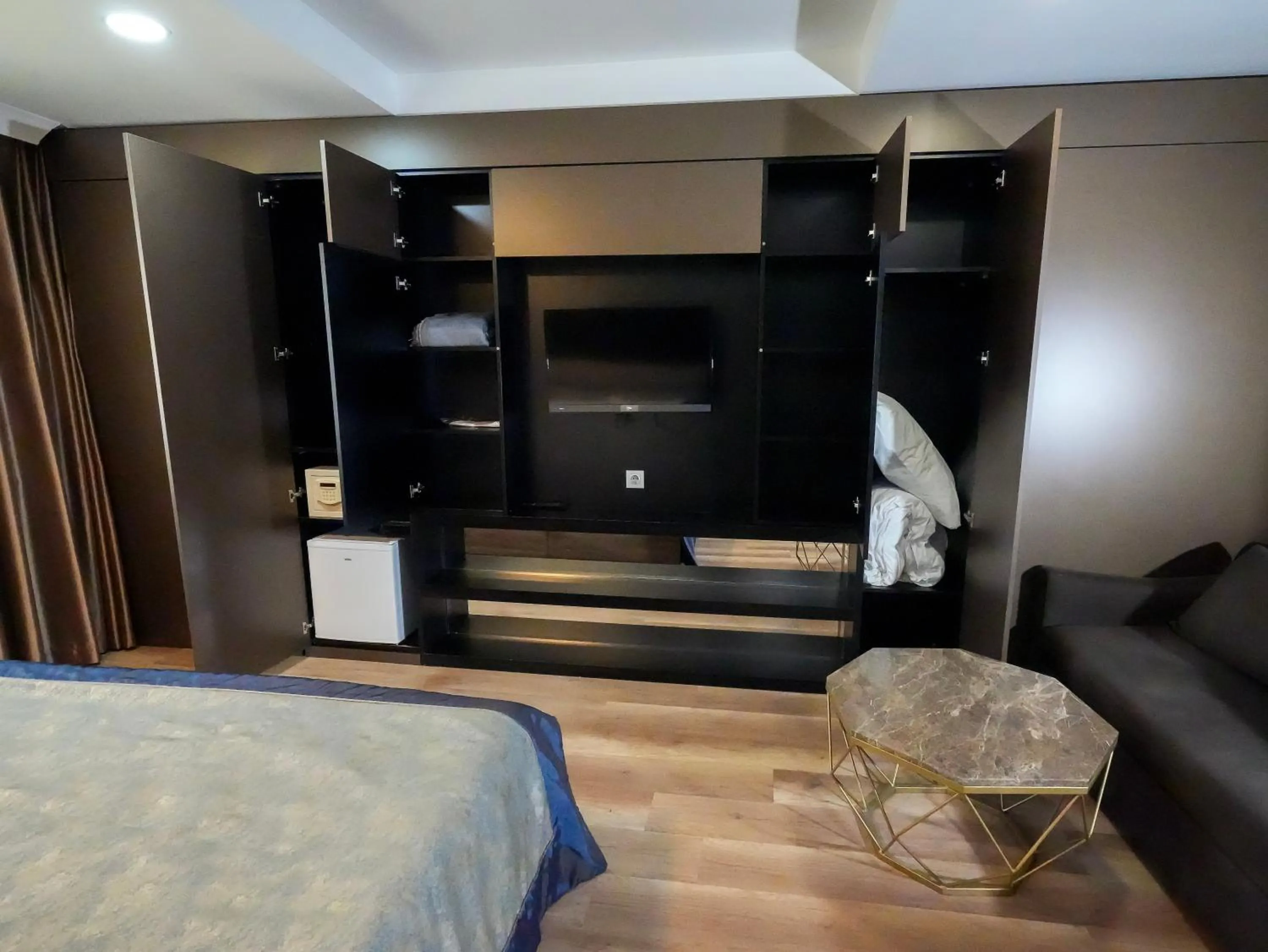 Bed in No 139 Apartments