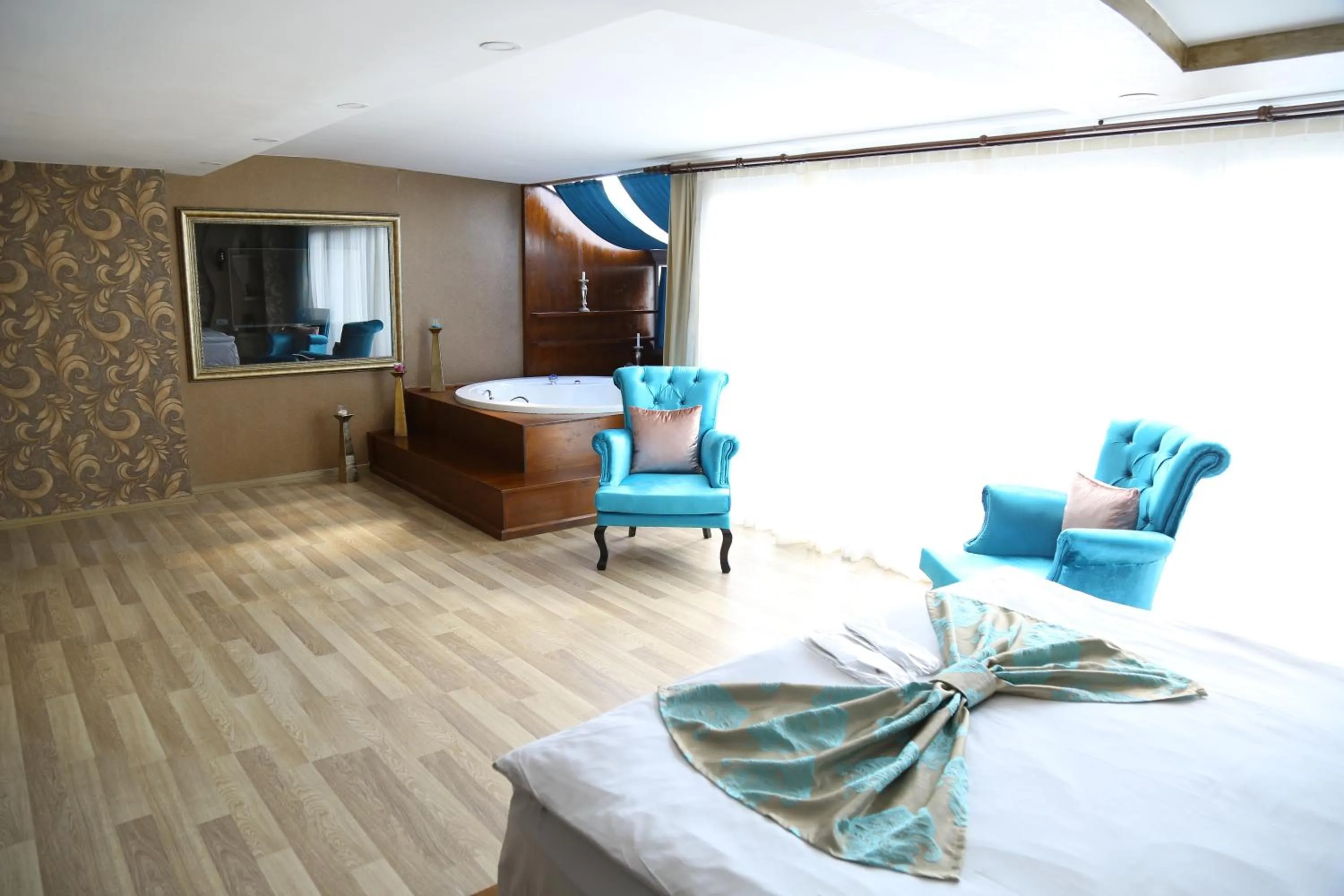 Hot Tub in No 139 Apartments