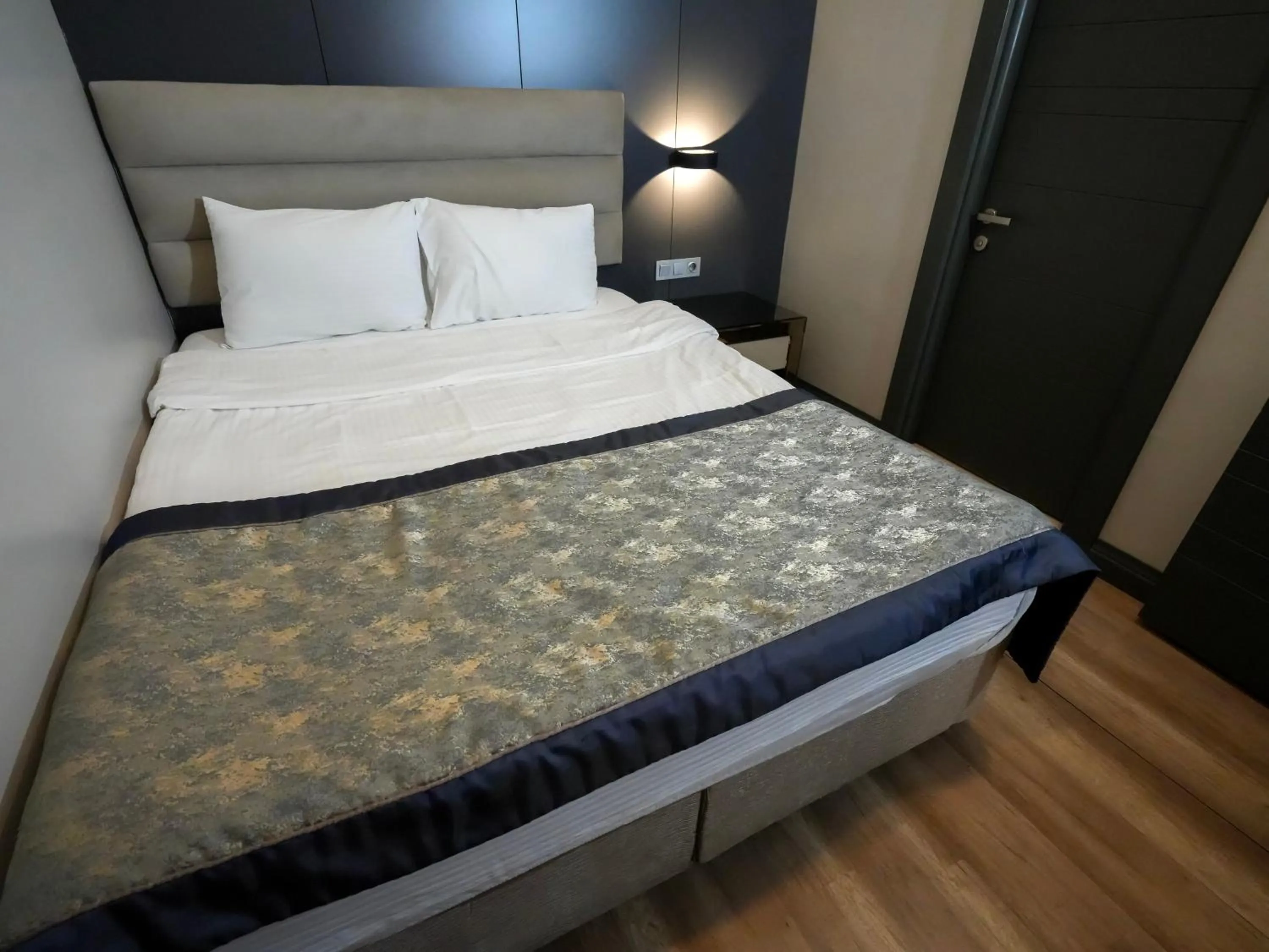 Bed in No 139 Apartments