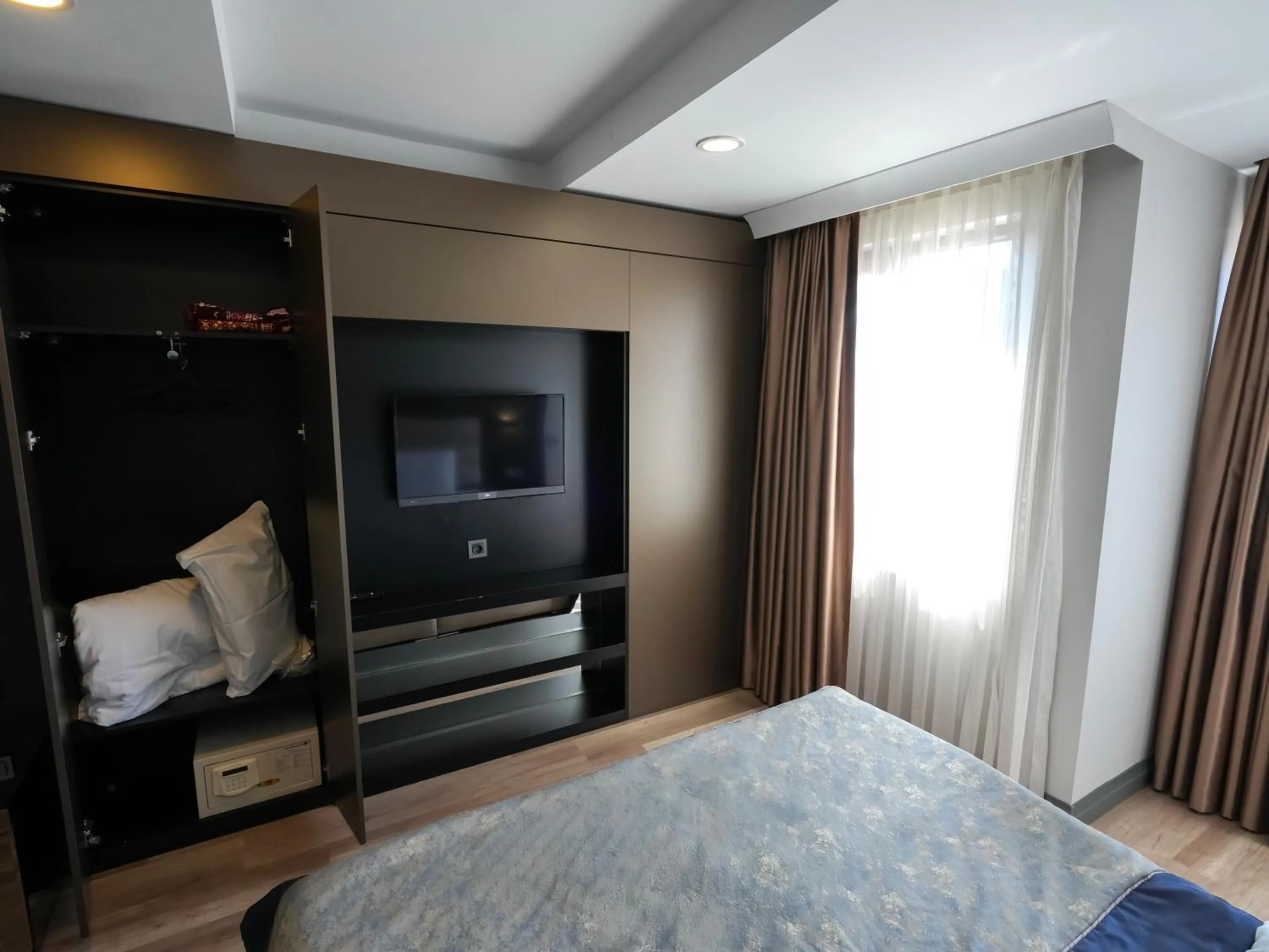 Bed in No 139 Apartments