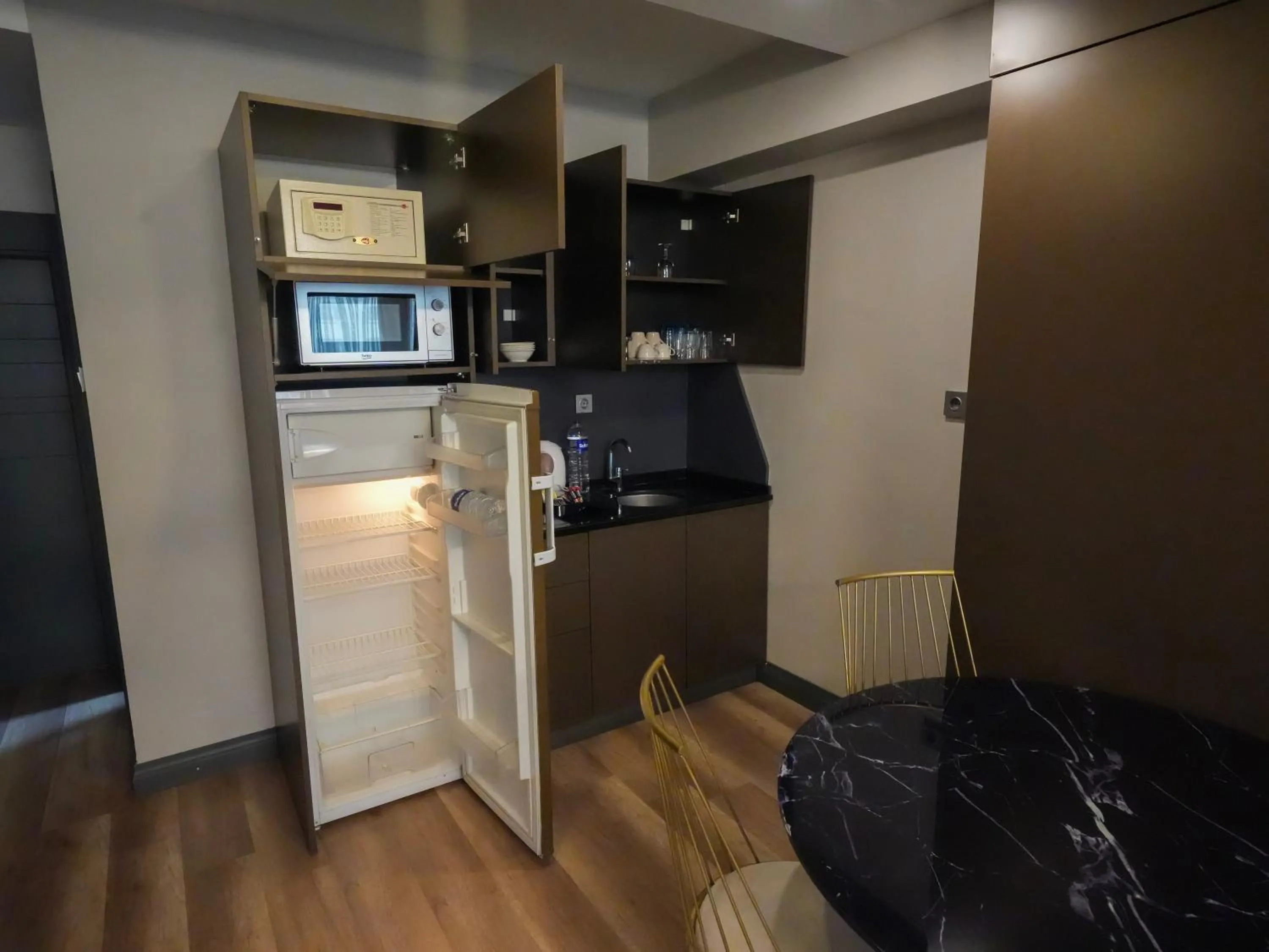Kitchen or kitchenette in No 139 Apartments
