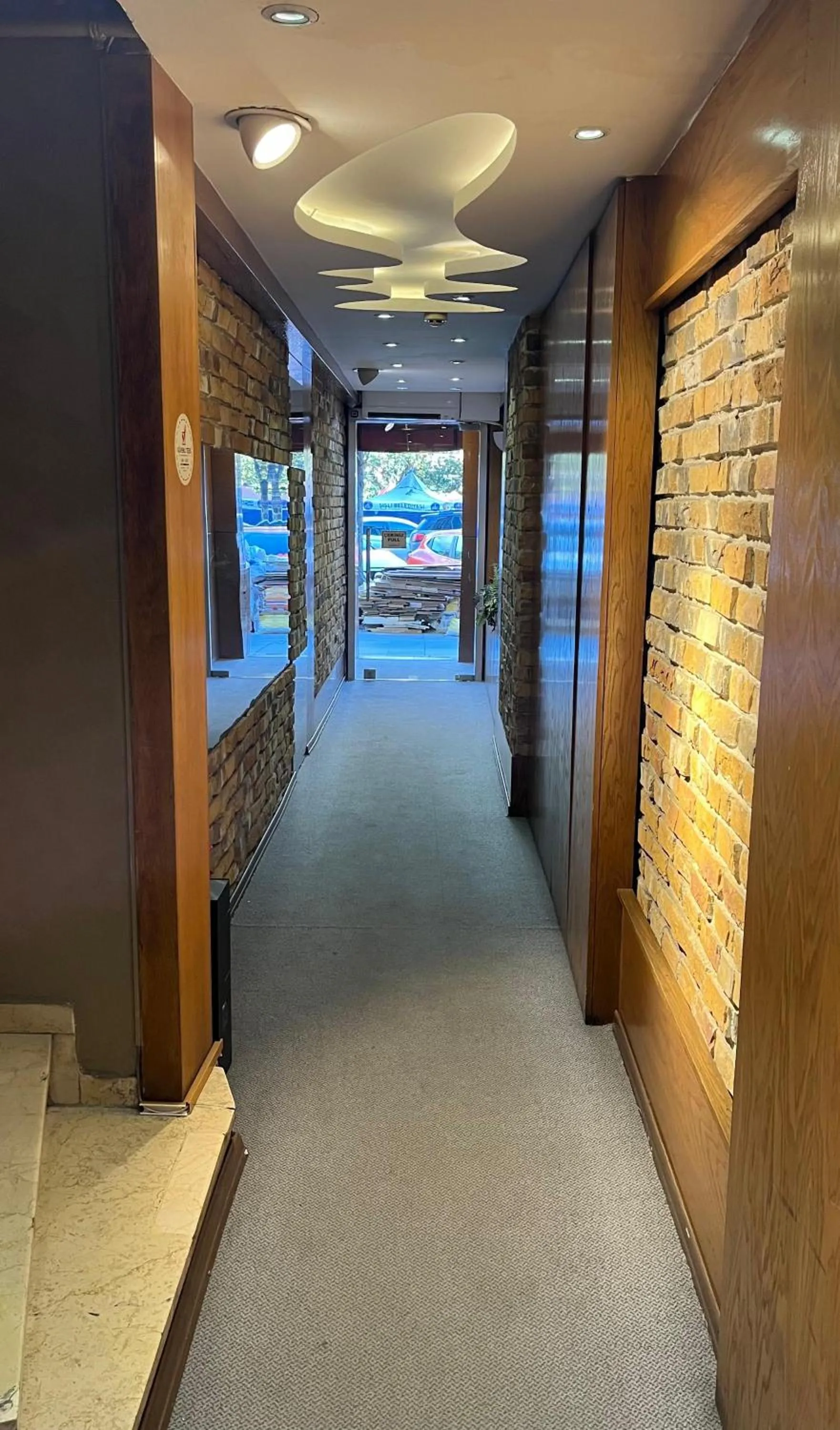 Facade/entrance in No 139 Apartments