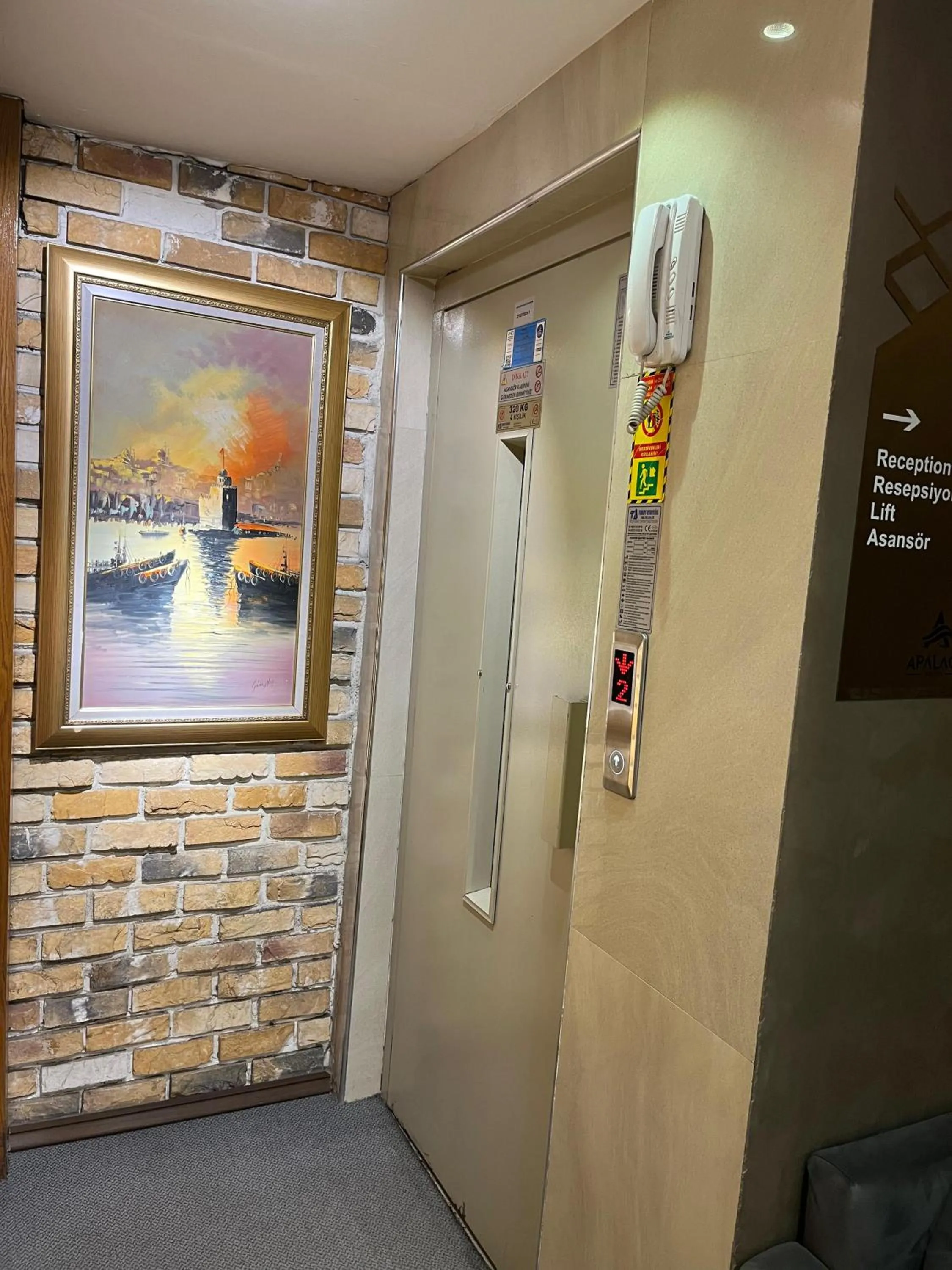 Facade/entrance in No 139 Apartments