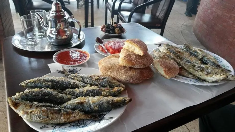 Restaurant/places to eat in Etablissement moderne