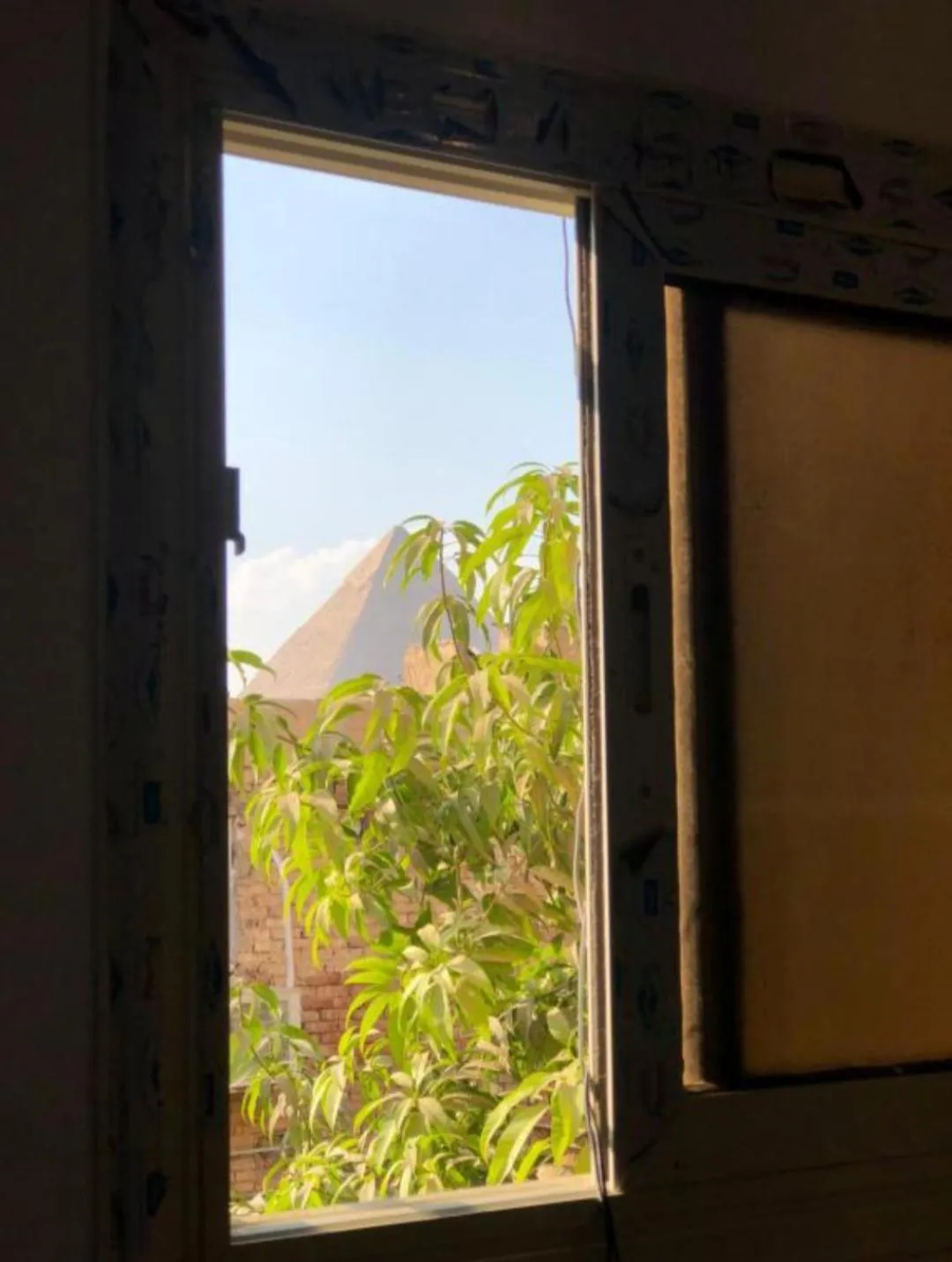 Day in Falcon pyramids inn