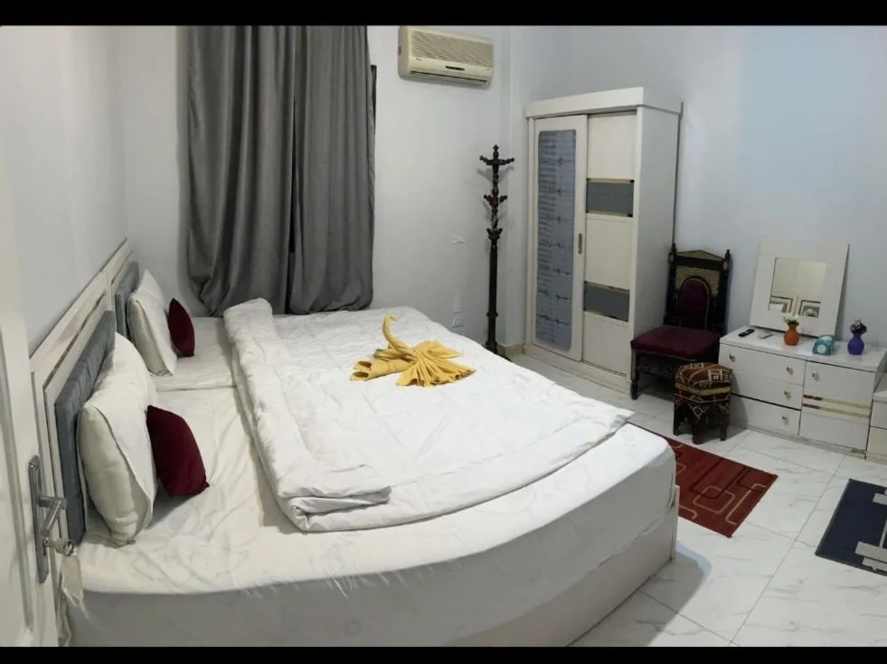Bed in Falcon pyramids inn
