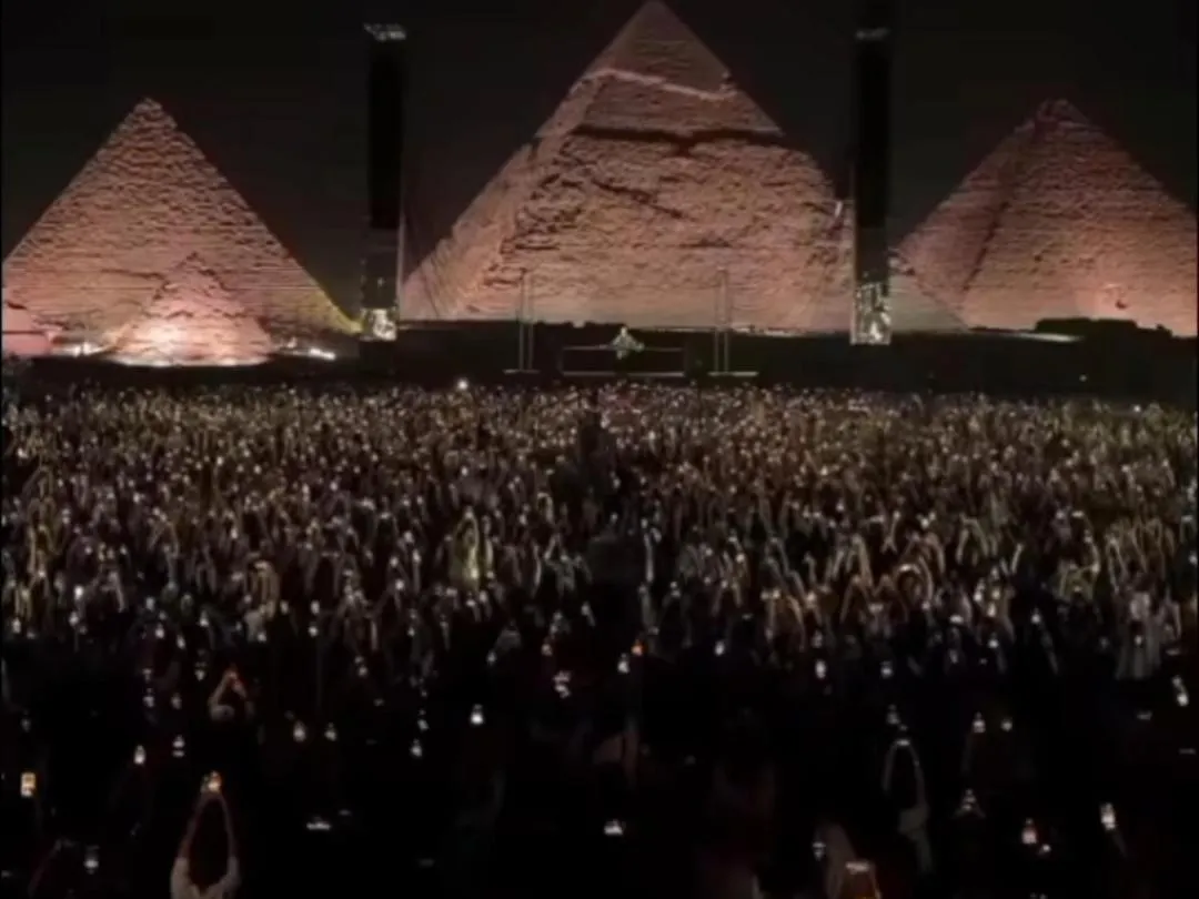 Night in Falcon pyramids inn