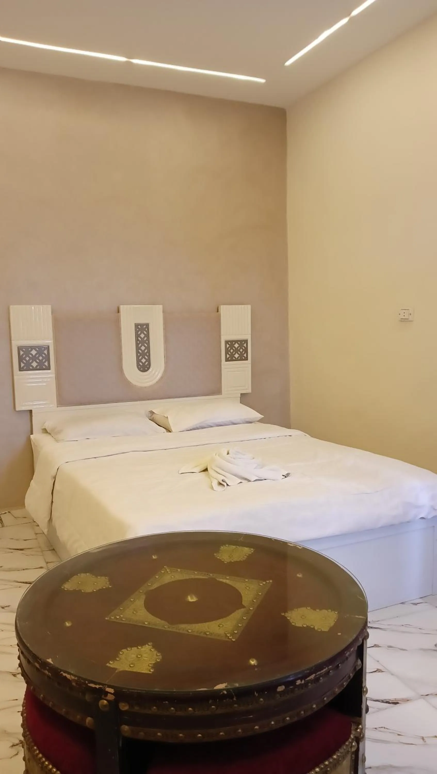 Bed in Falcon pyramids inn