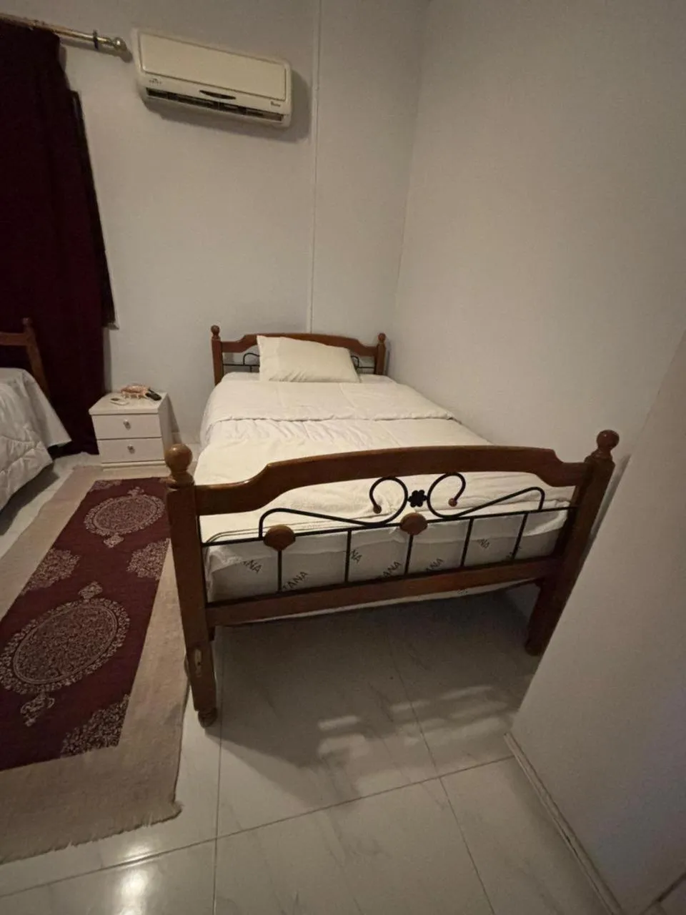 Bed in Falcon pyramids inn